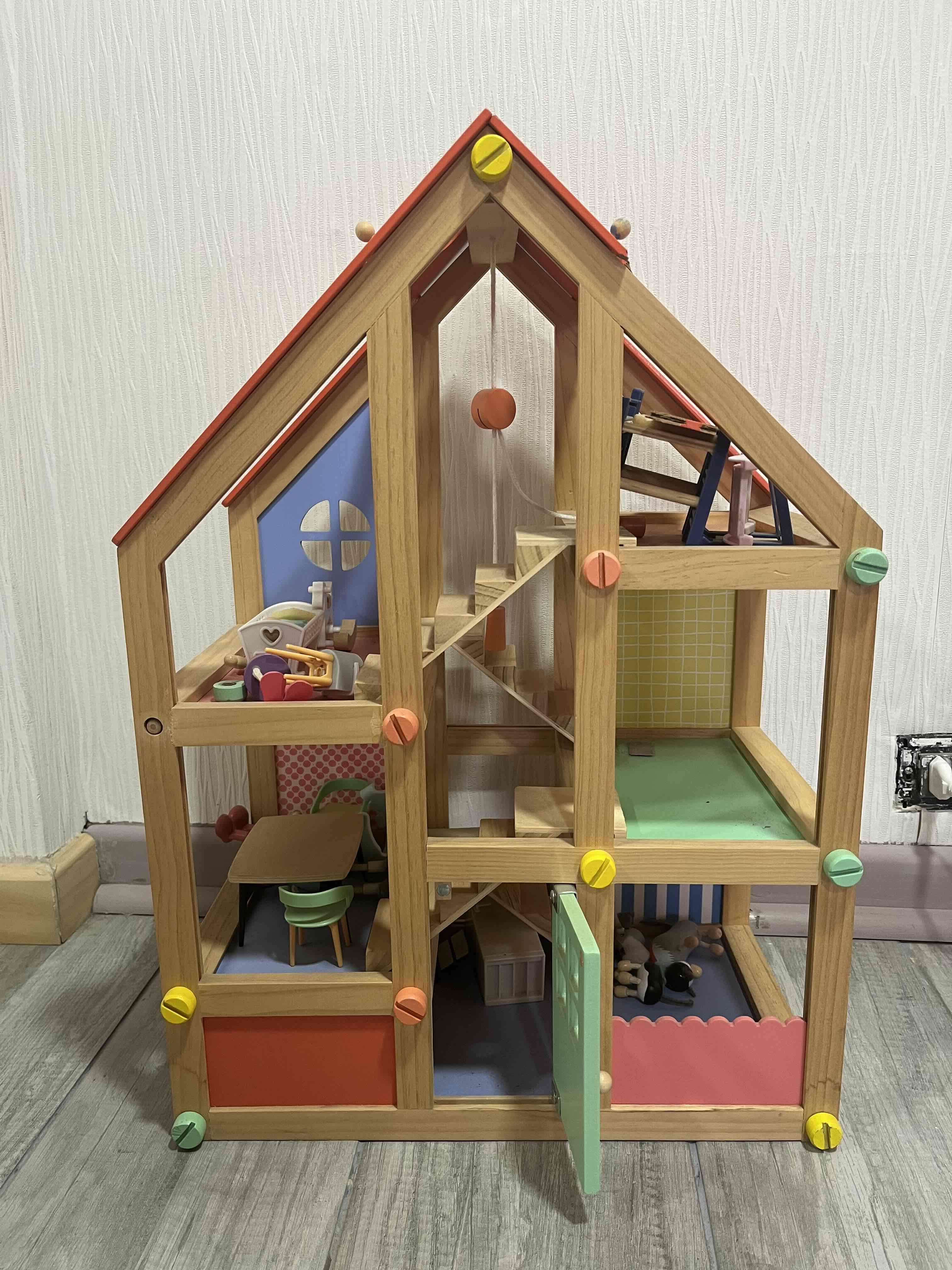 Casa de muñecas de madera