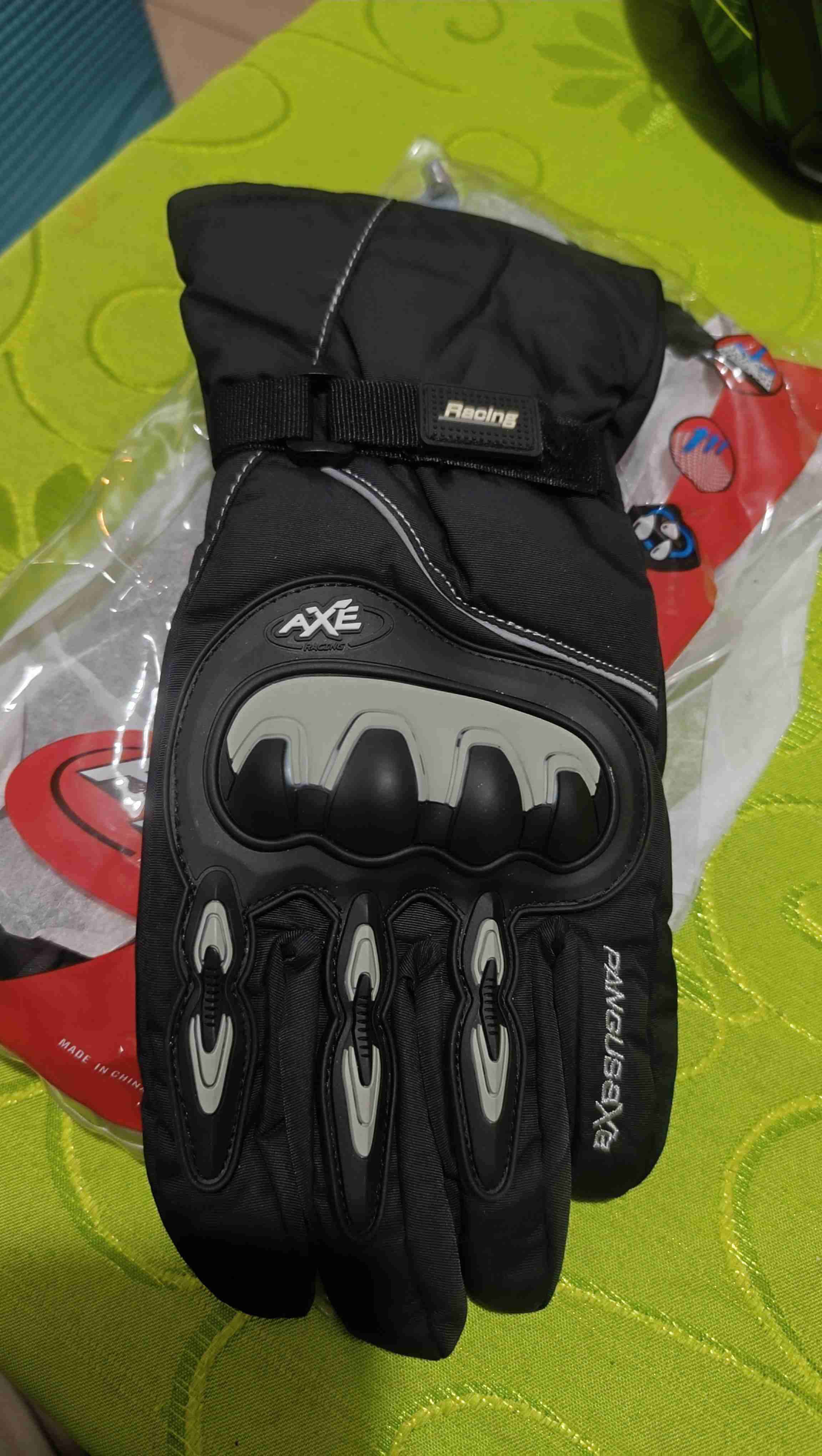 Guantes negros de moto Axe
