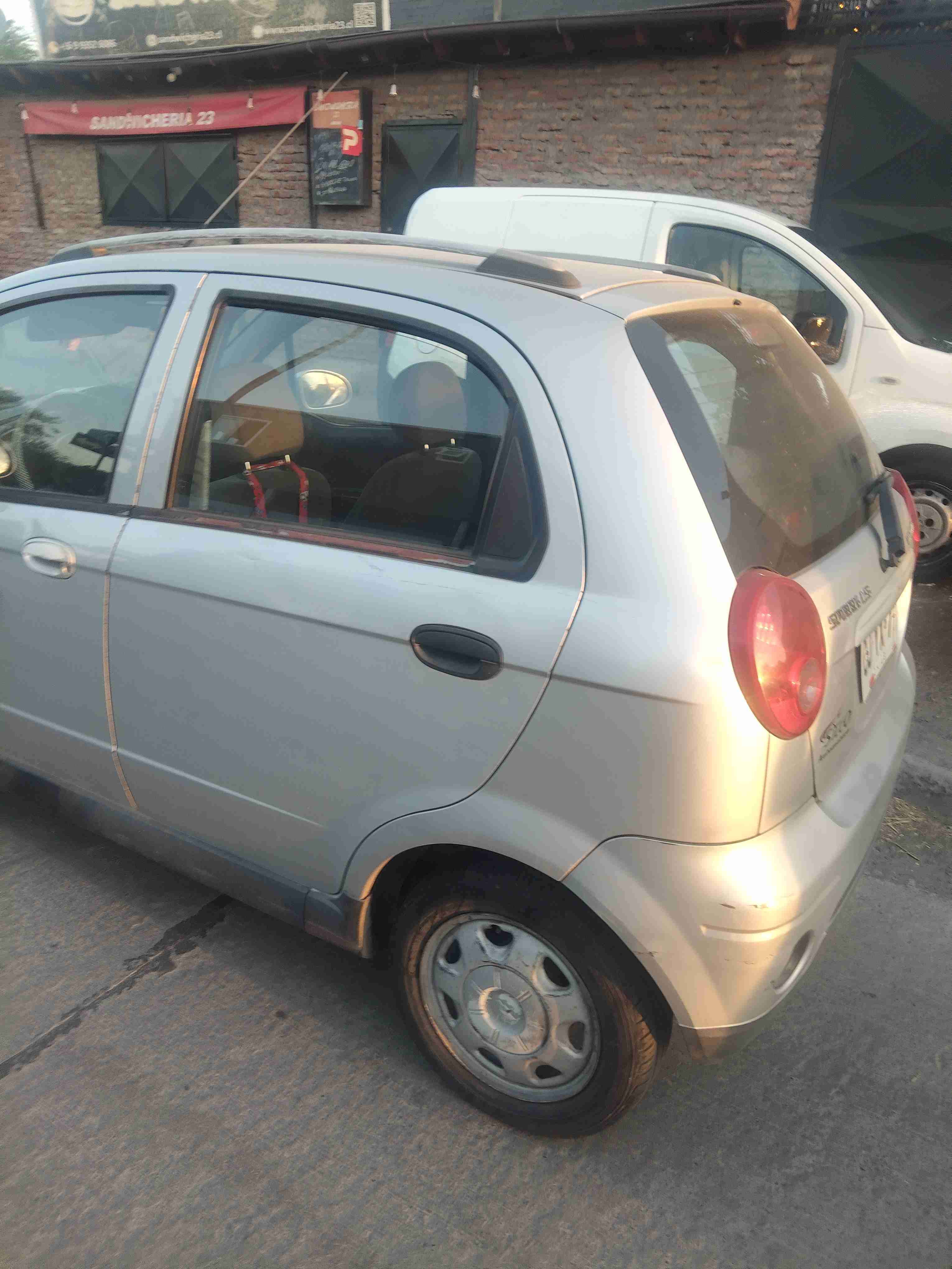 Auto Chevrolet usado en buen estado - miniatura 4