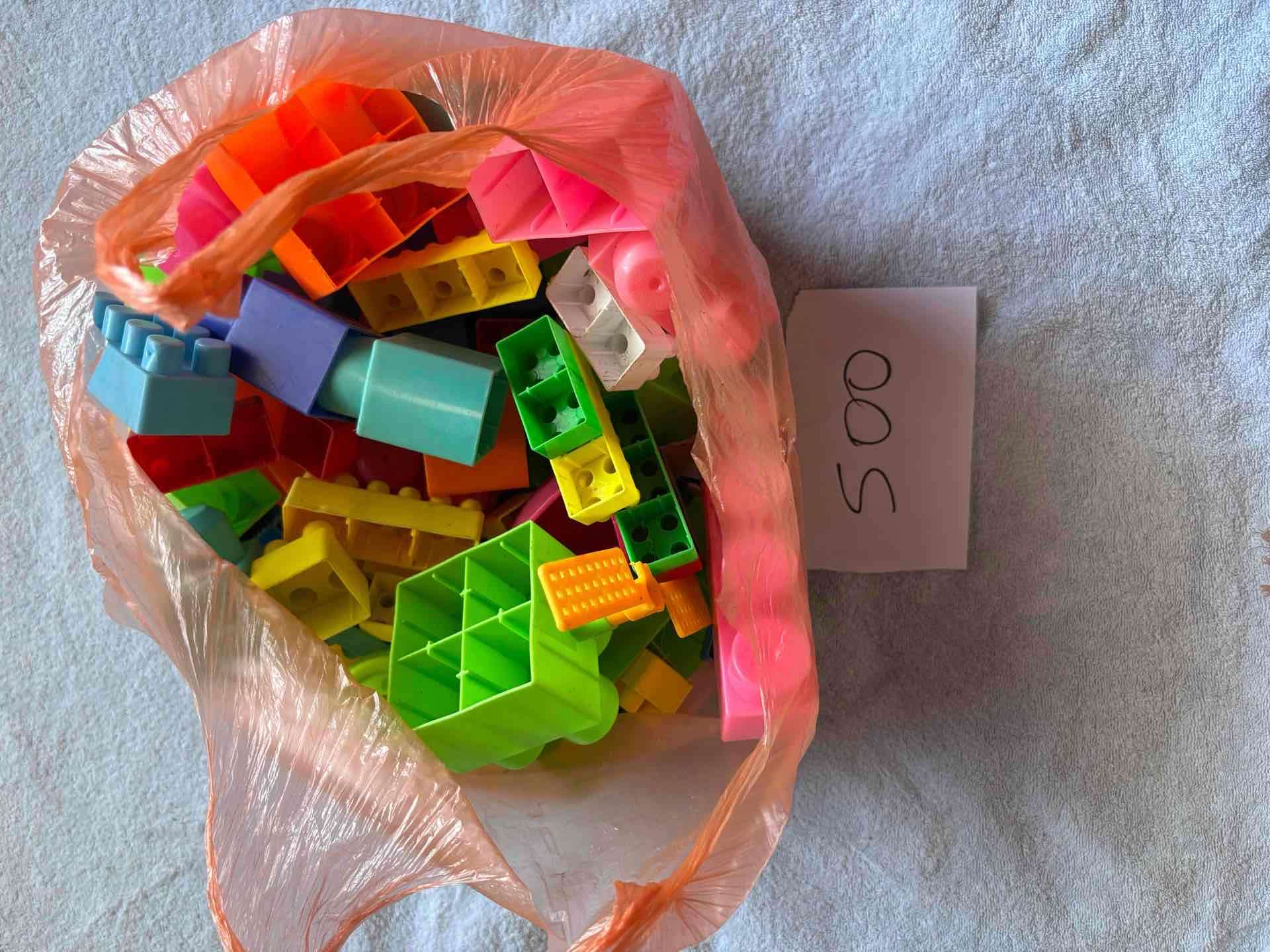 Lote de figuras de juguete variadas - miniatura 2