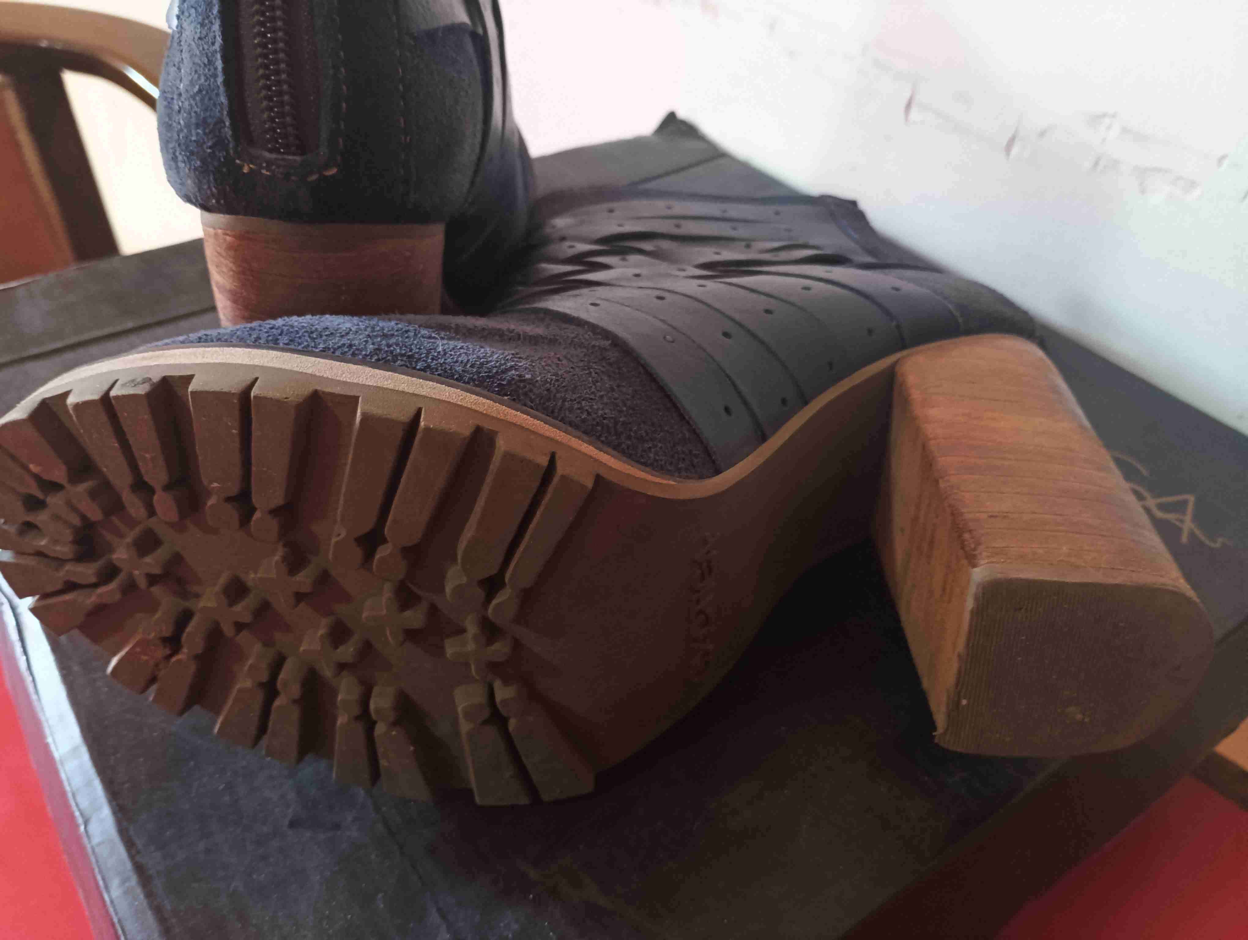 Botines de cuero marca exótica impecables talla 38 - miniatura 3