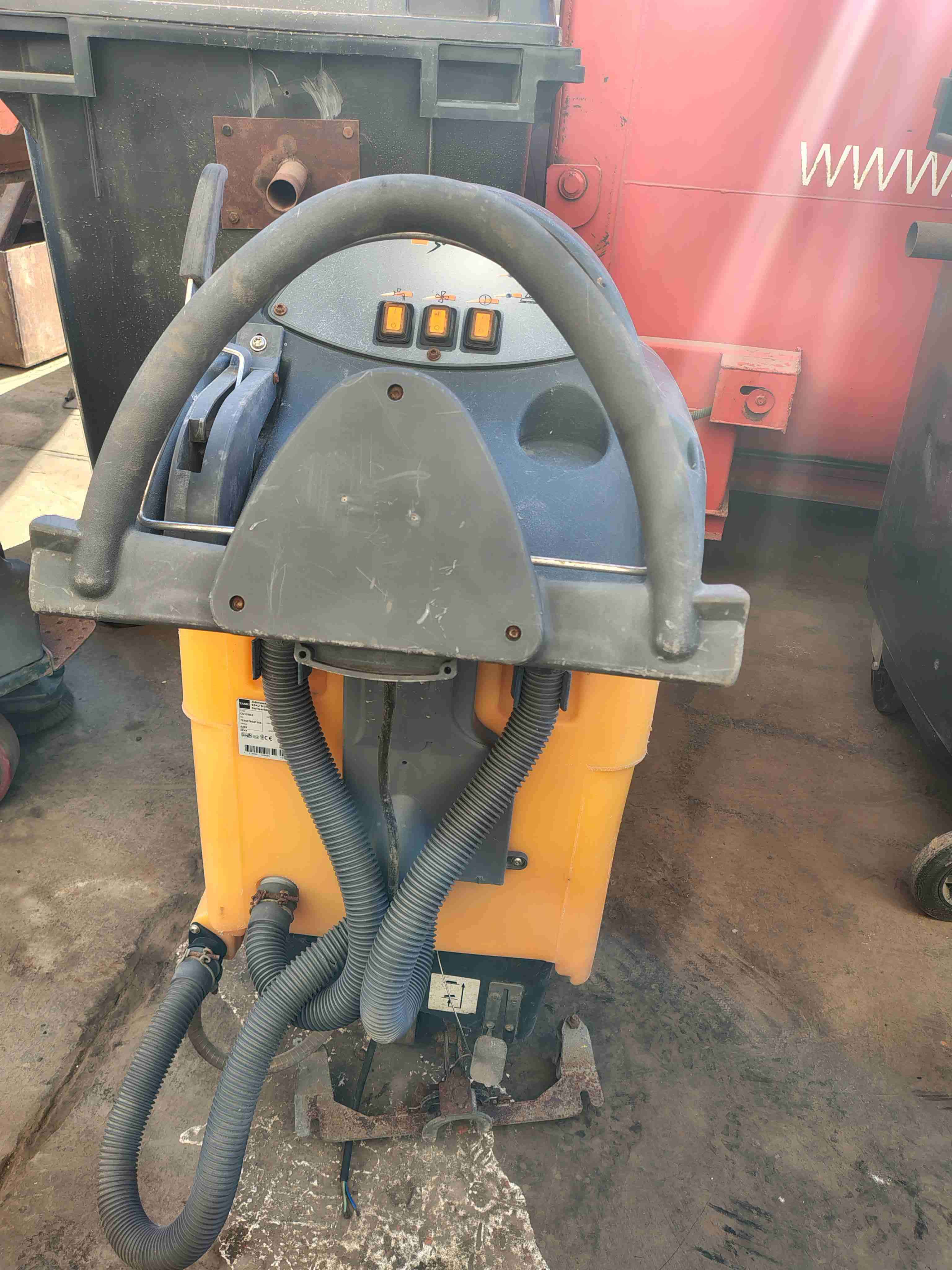 Máquina fregadora tipo conductor - miniatura 4