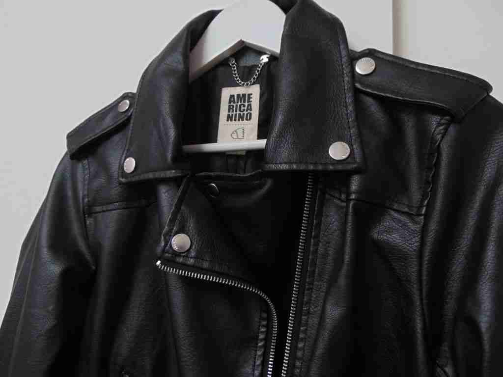 Chaqueta de cuero negra estilo biker