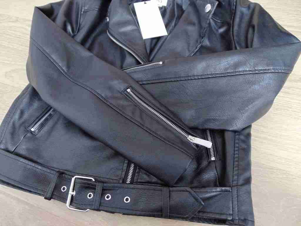 Chaqueta de cuero negra estilo biker - miniatura 3