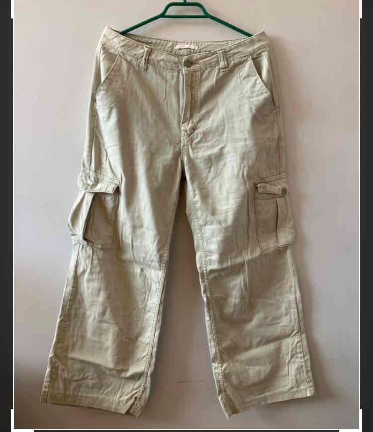 Pantalones cargo beige