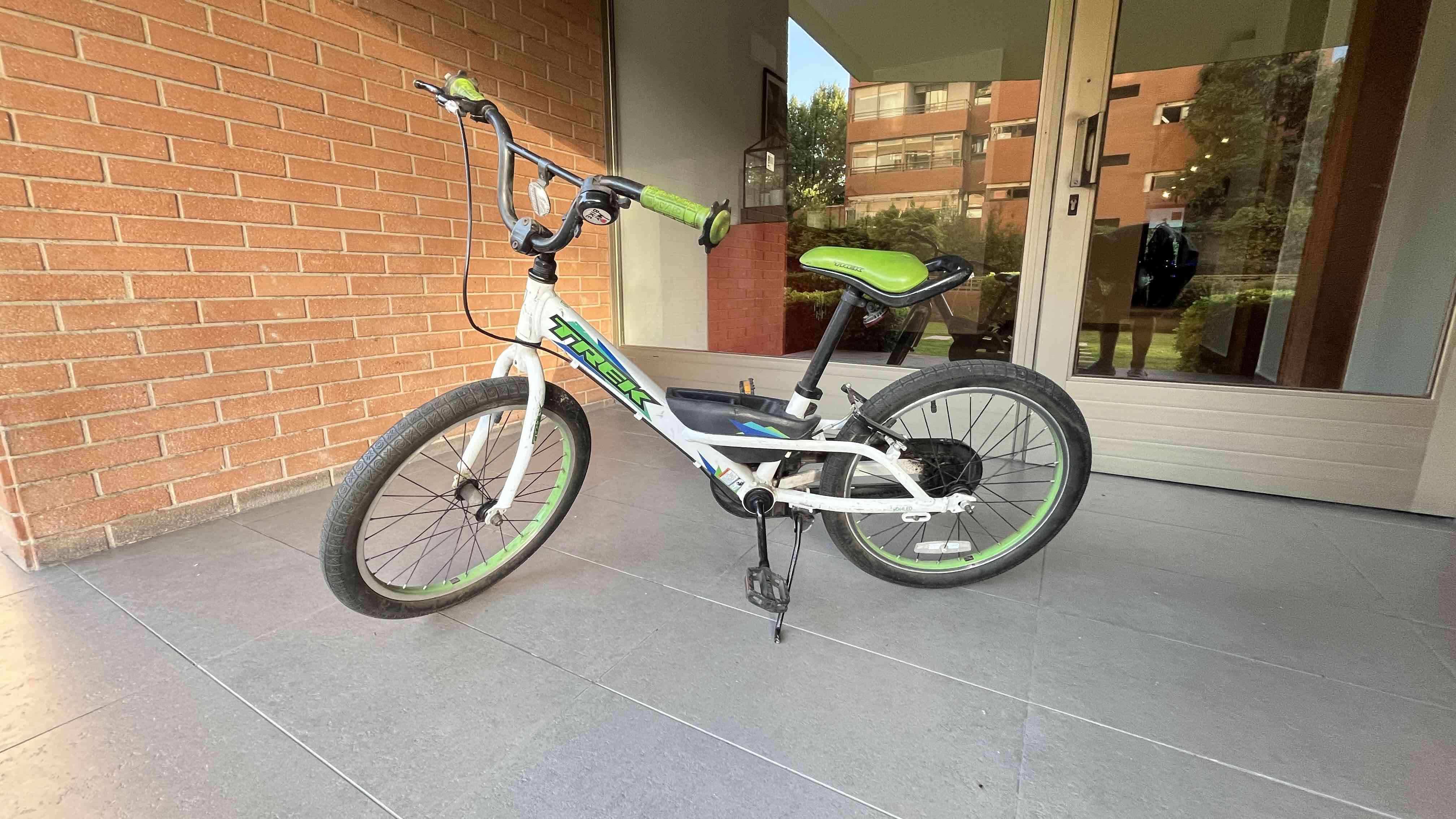 Bicicleta infantil Trek verde Aro 20 - miniatura 2