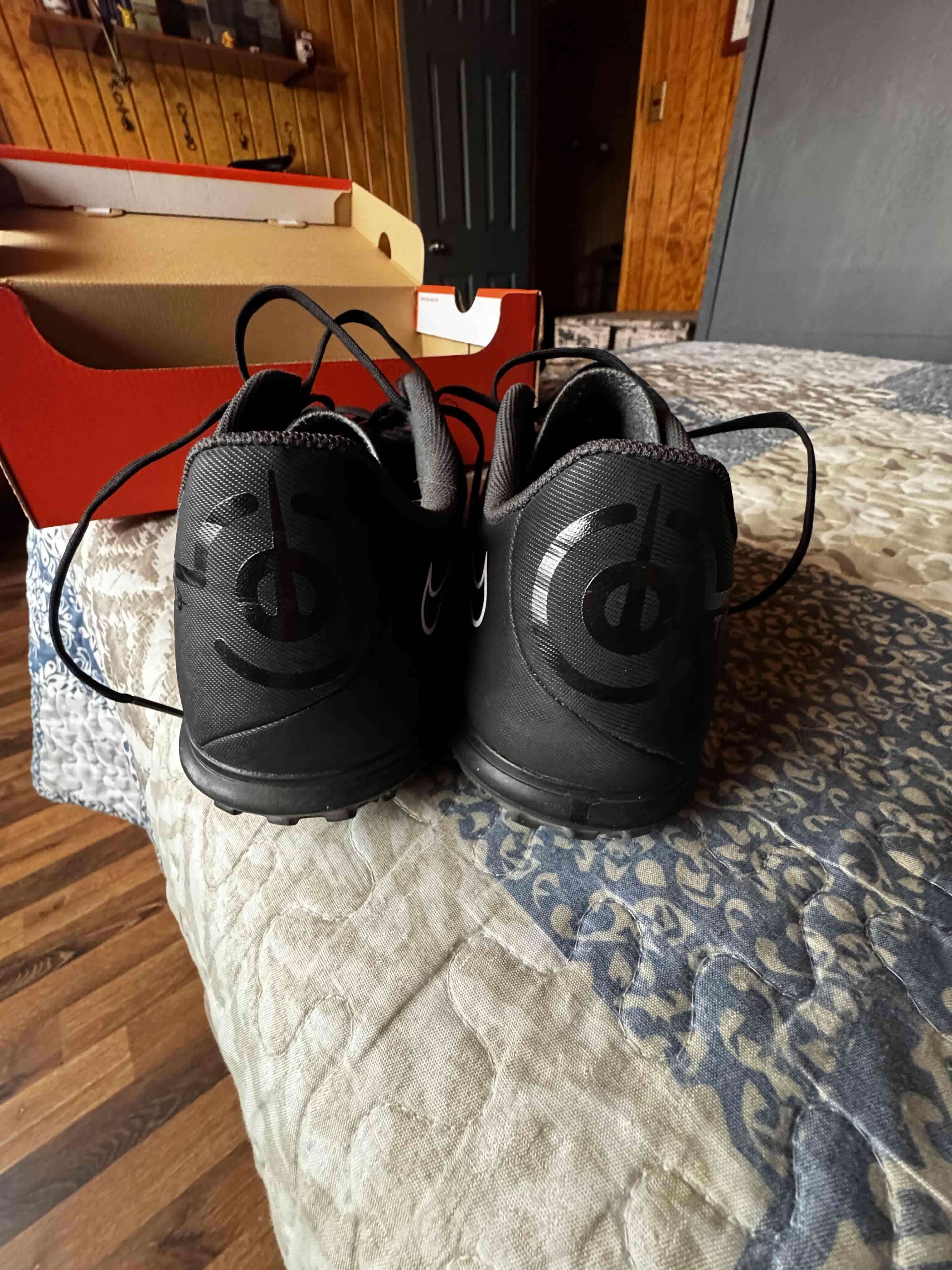 Zapatillas negras deportivas Nike - miniatura 4