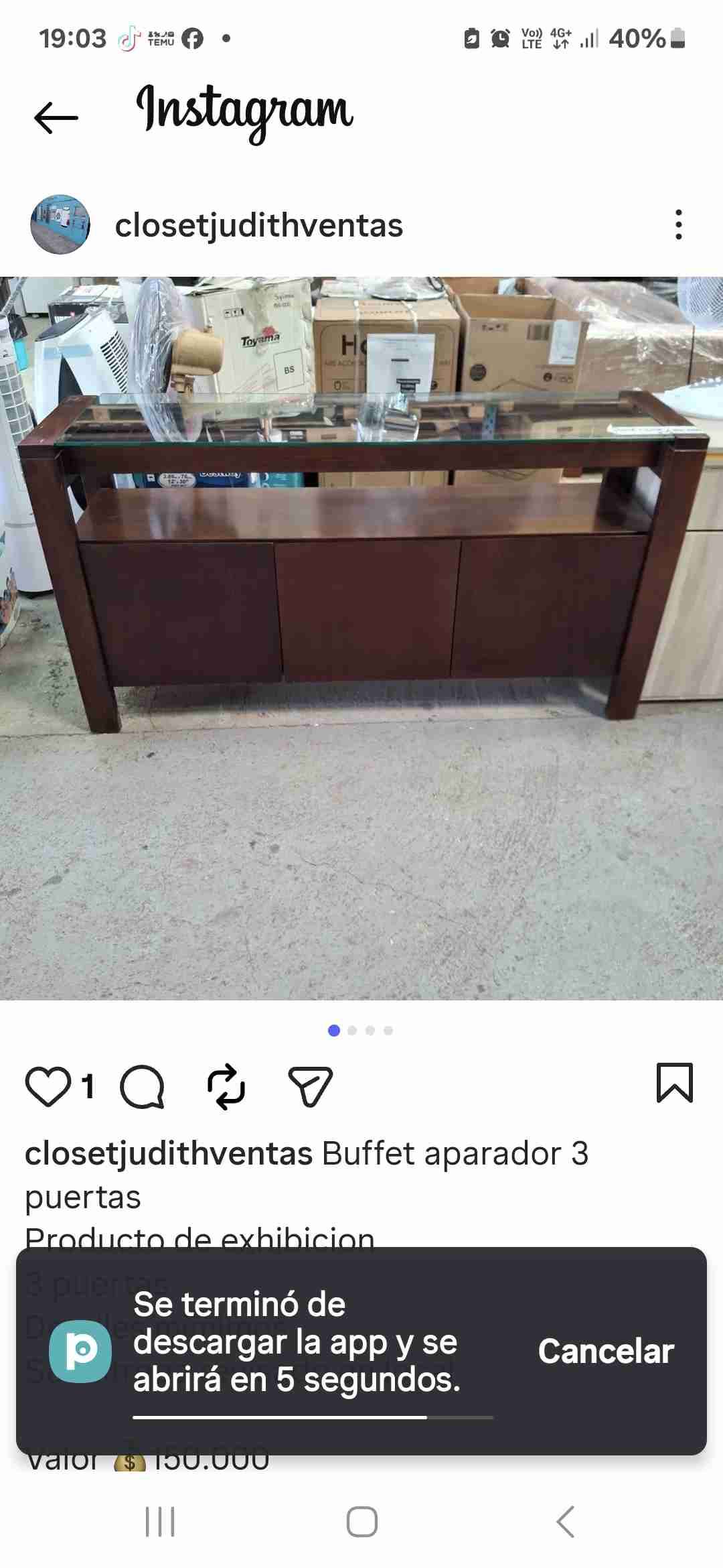 Mueble de vidrio y madera oscura - miniatura 2