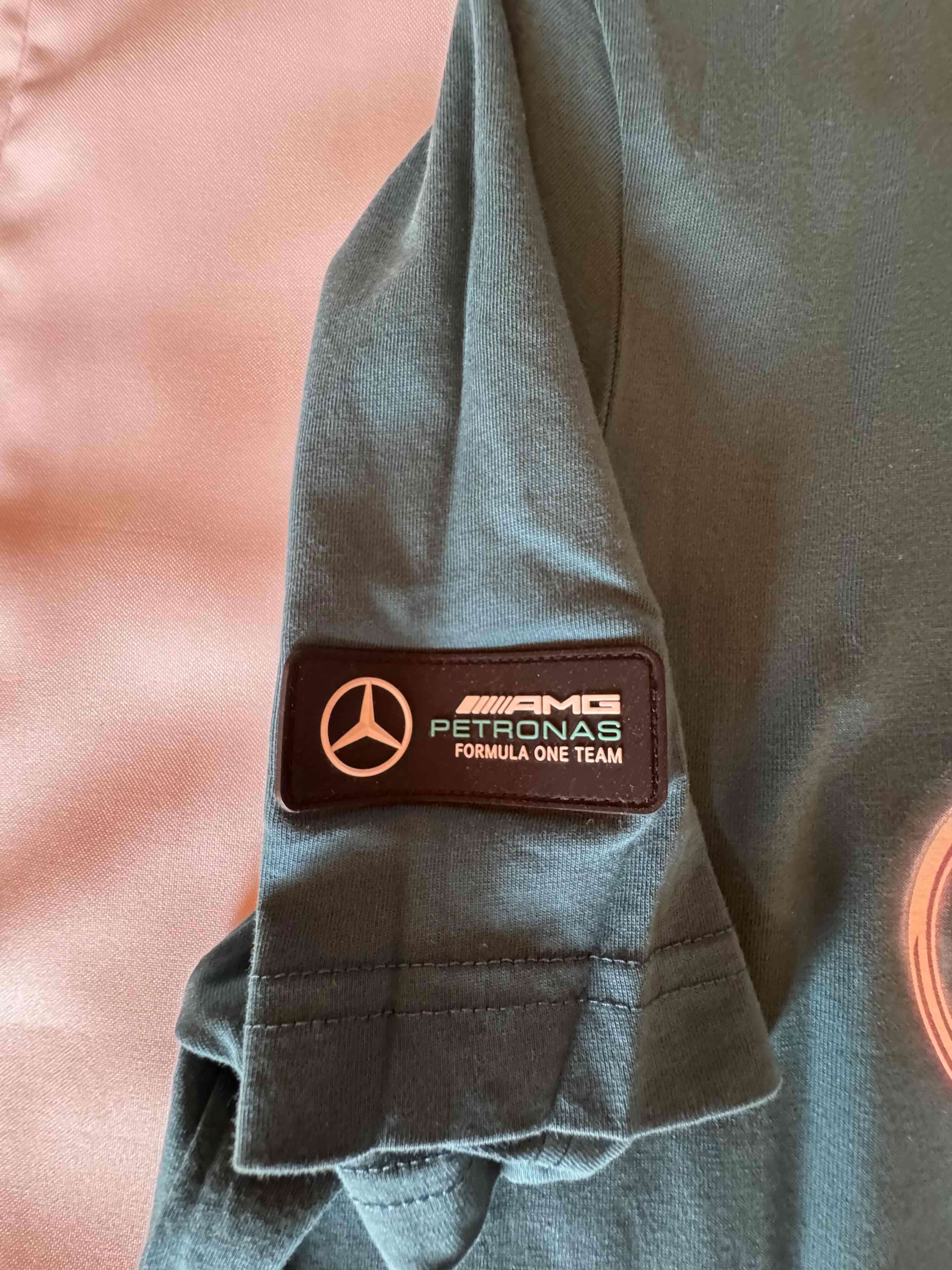 Polera verde Mercedes AMG - miniatura 2