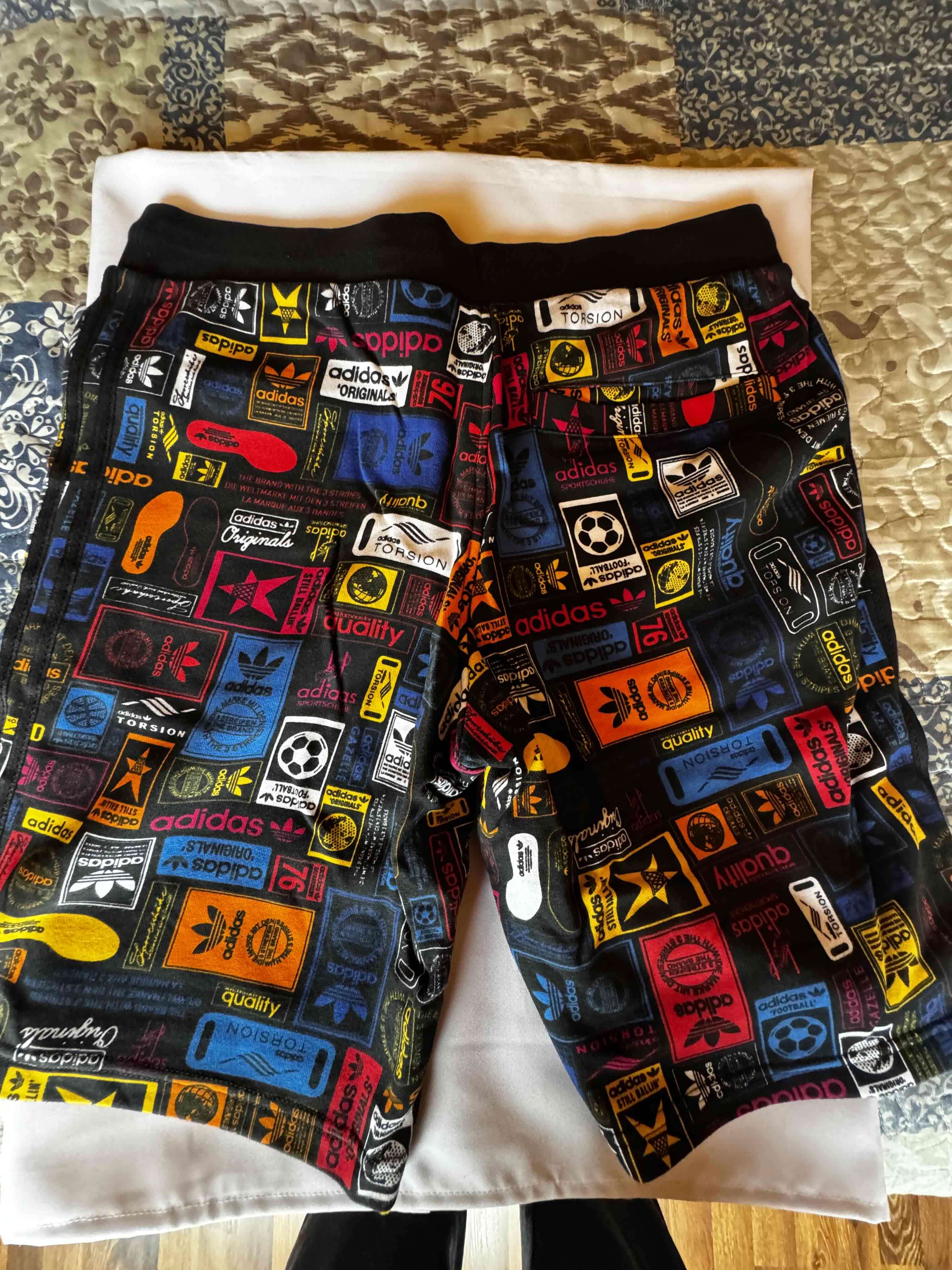 Shorts estampados Adidas coloridos - miniatura 2