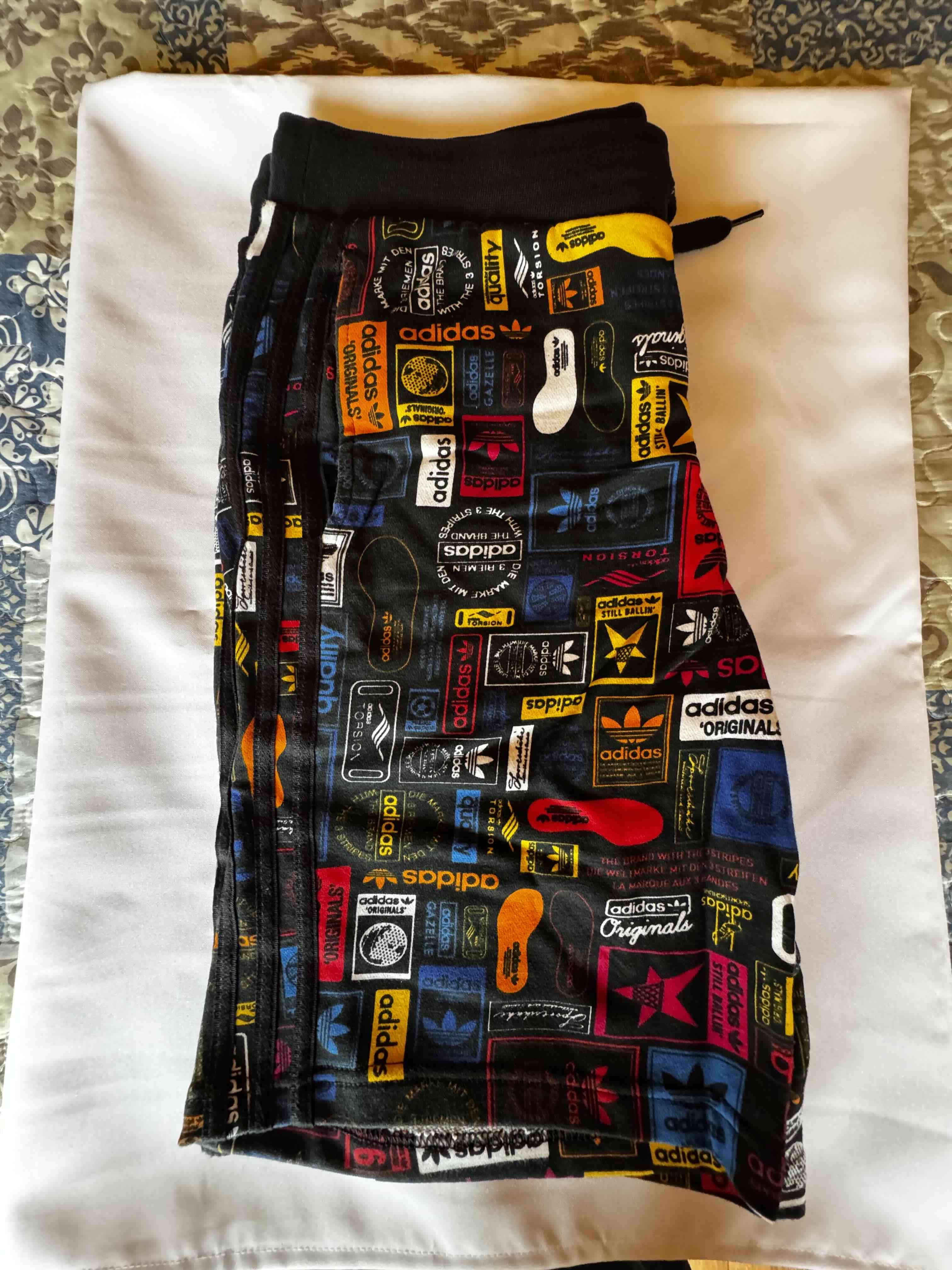 Shorts estampados Adidas coloridos - miniatura 3