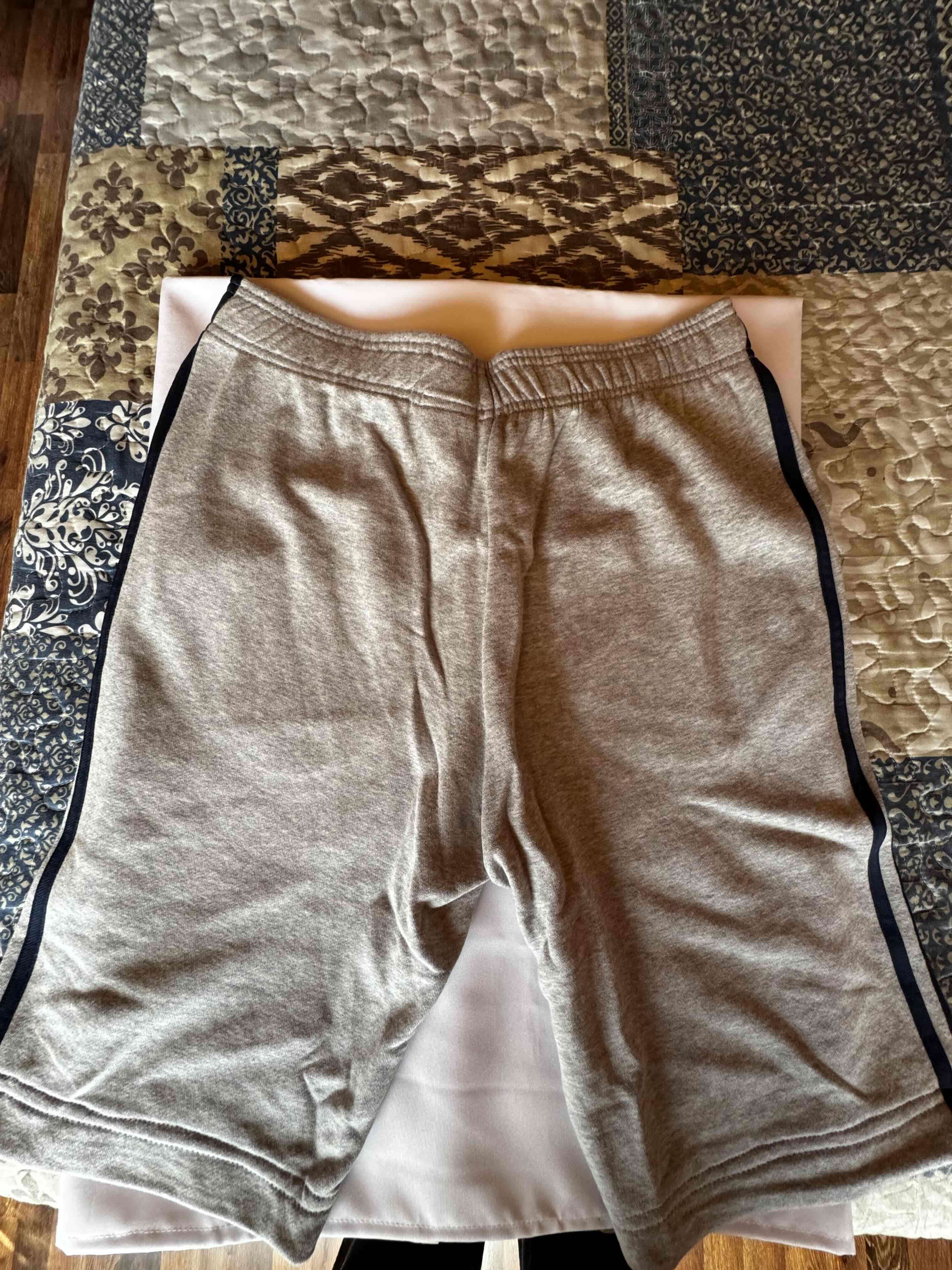 Shorts deportivos grises Adidas - miniatura 2