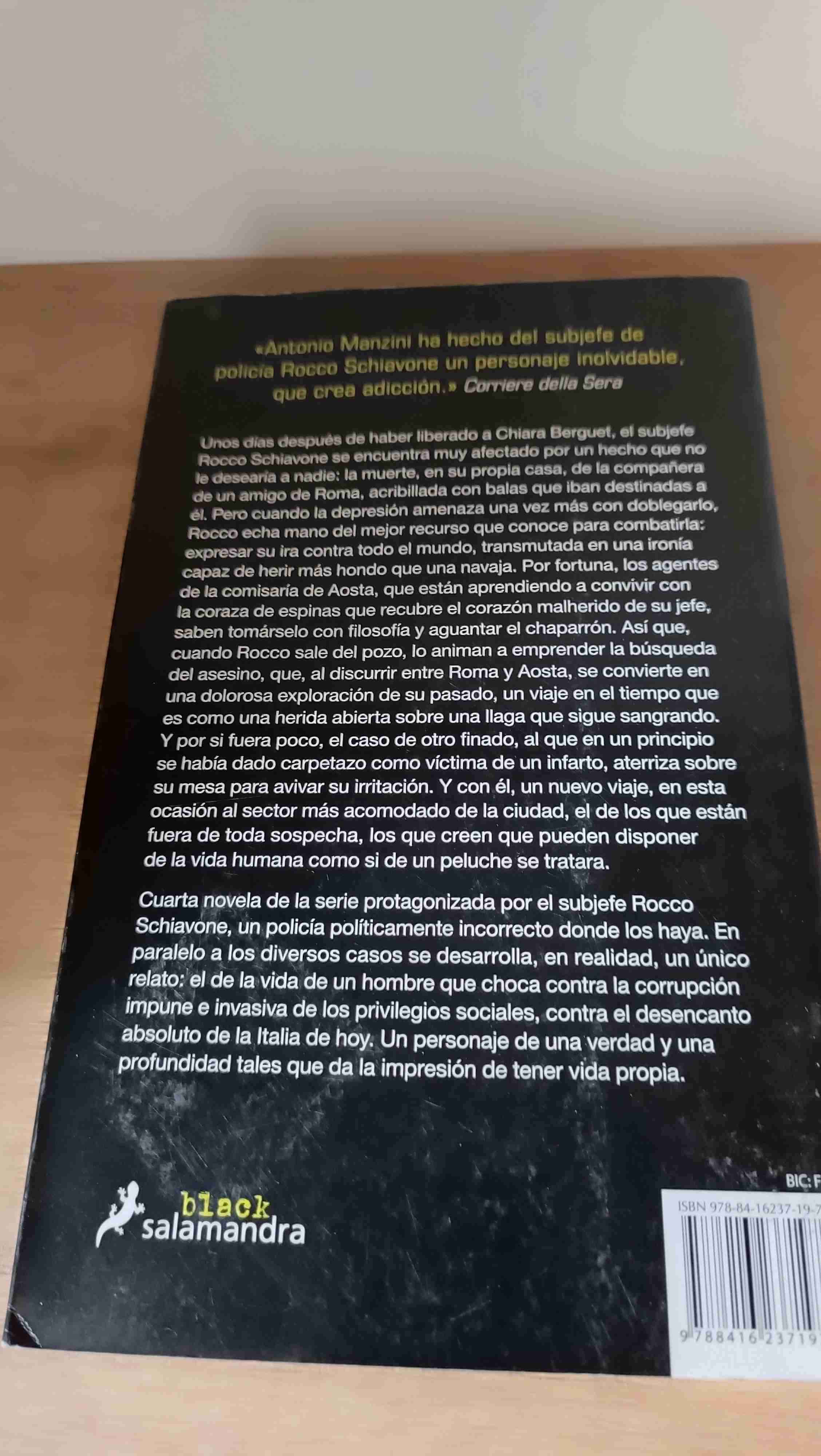 Libro Sol de Mayo, Antonio Manzini - miniatura 3