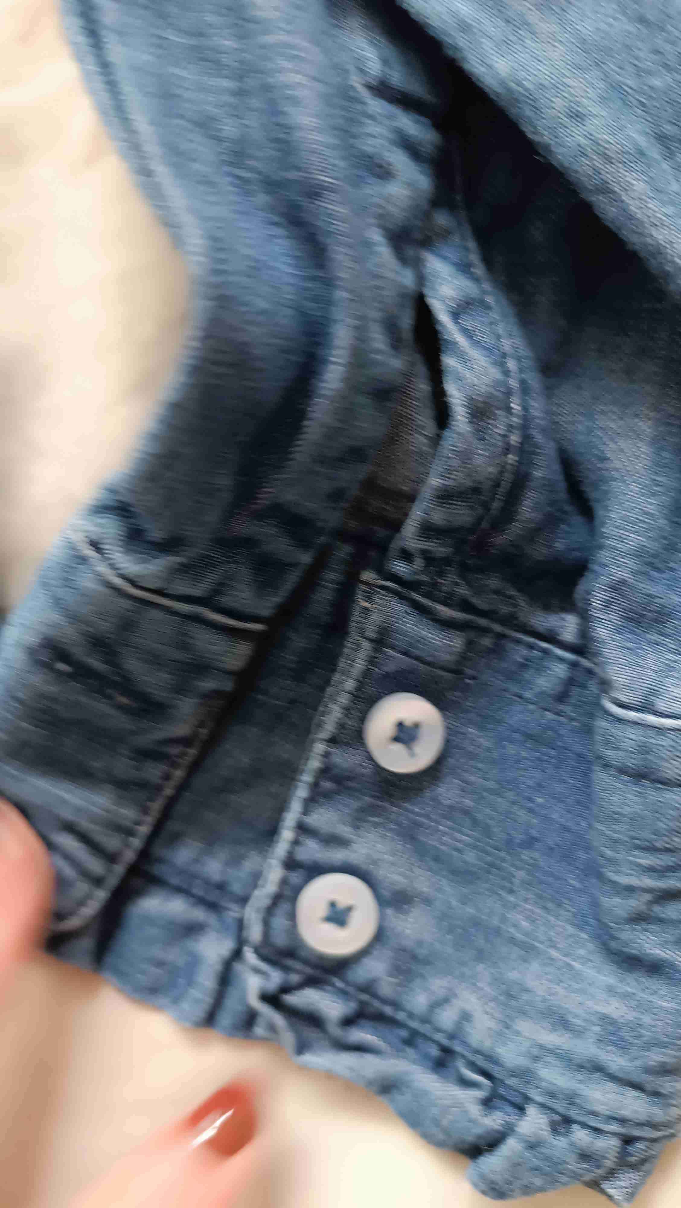 Blusa de mezclilla azul. - miniatura 3