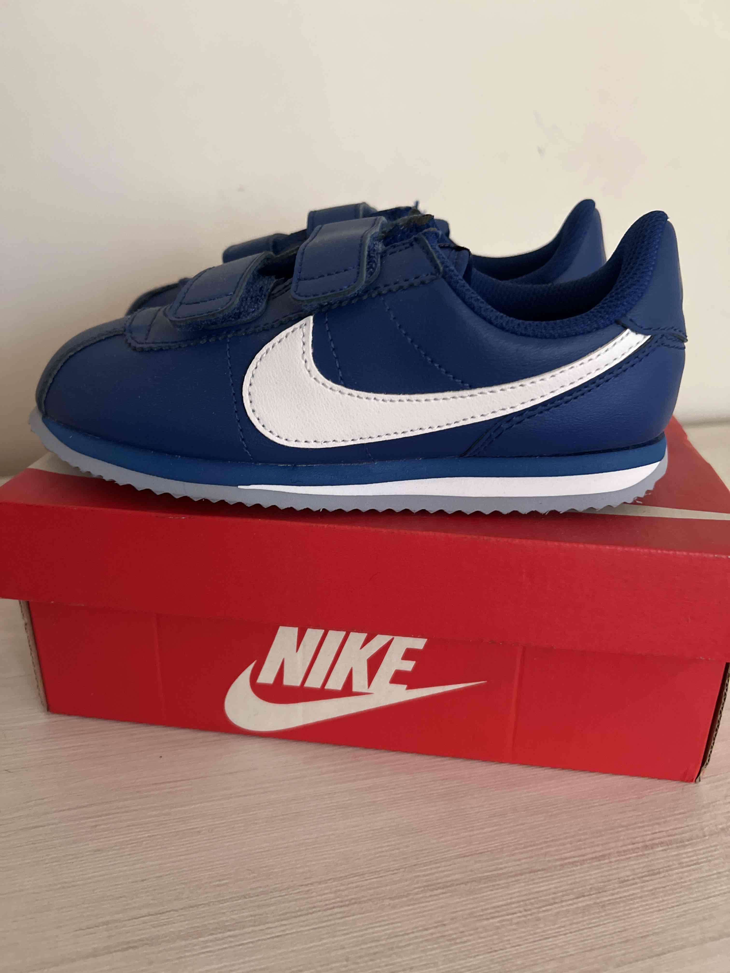 Nuevas!, Zapatillas azules con cierre velcro - miniatura 2