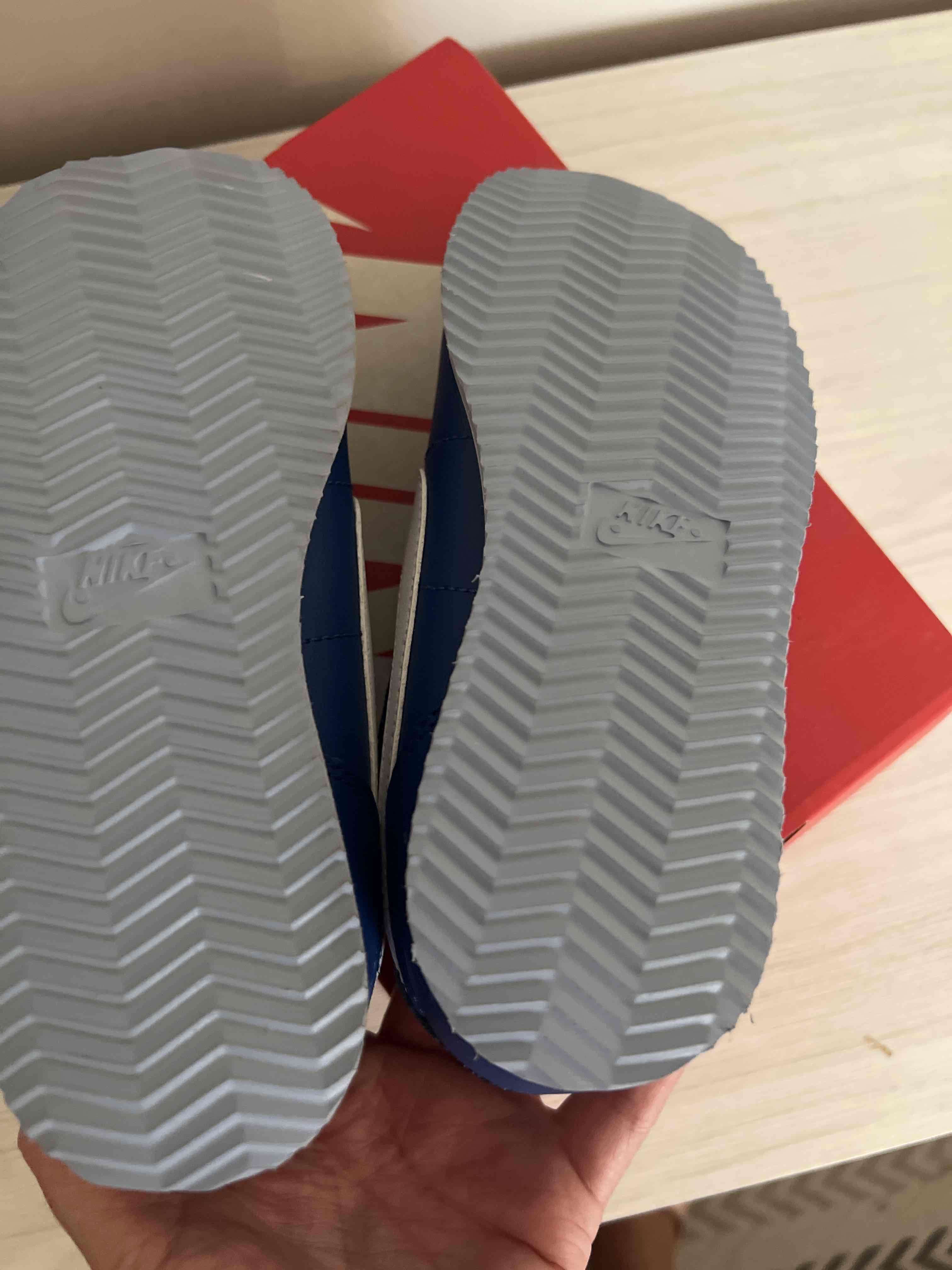 Nuevas!, Zapatillas azules con cierre velcro - miniatura 3