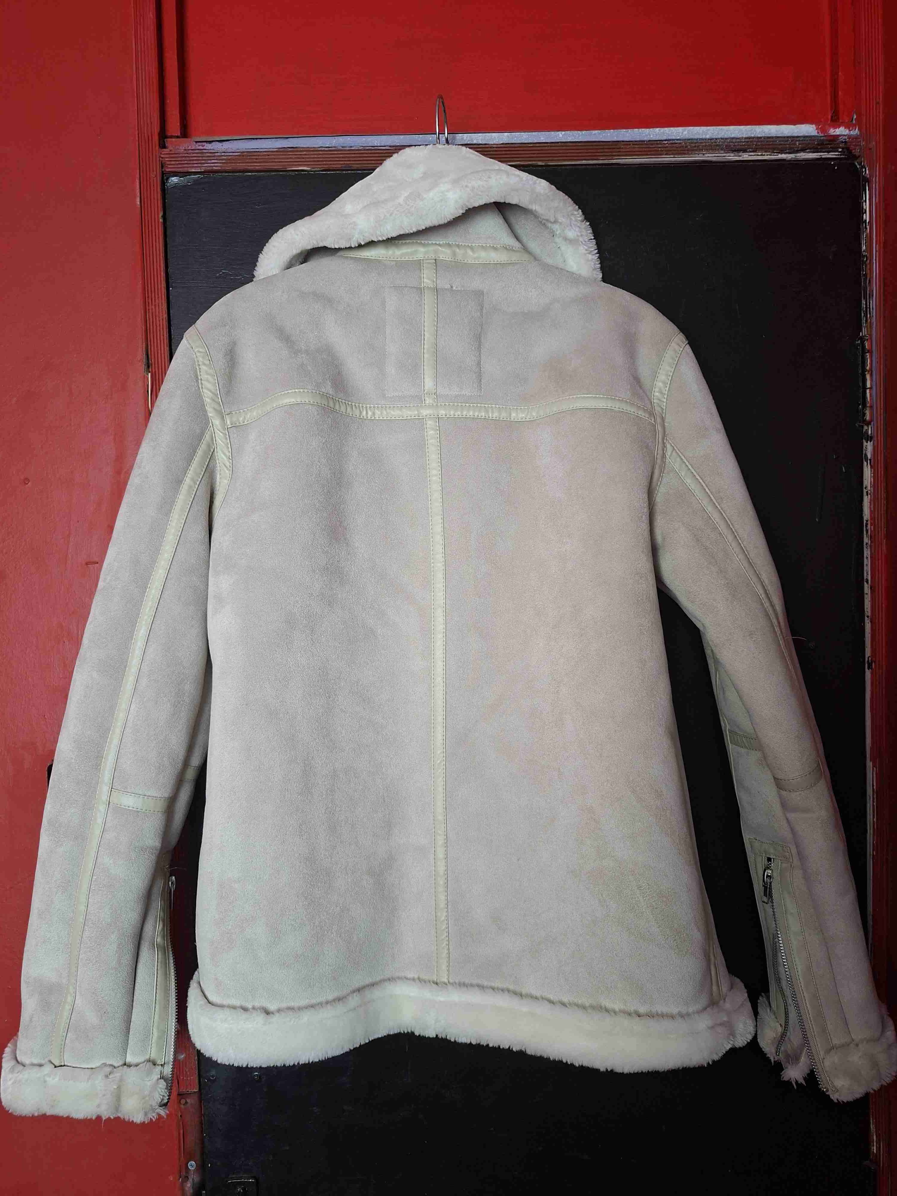 Chaqueta beige con forro peludo - miniatura 2