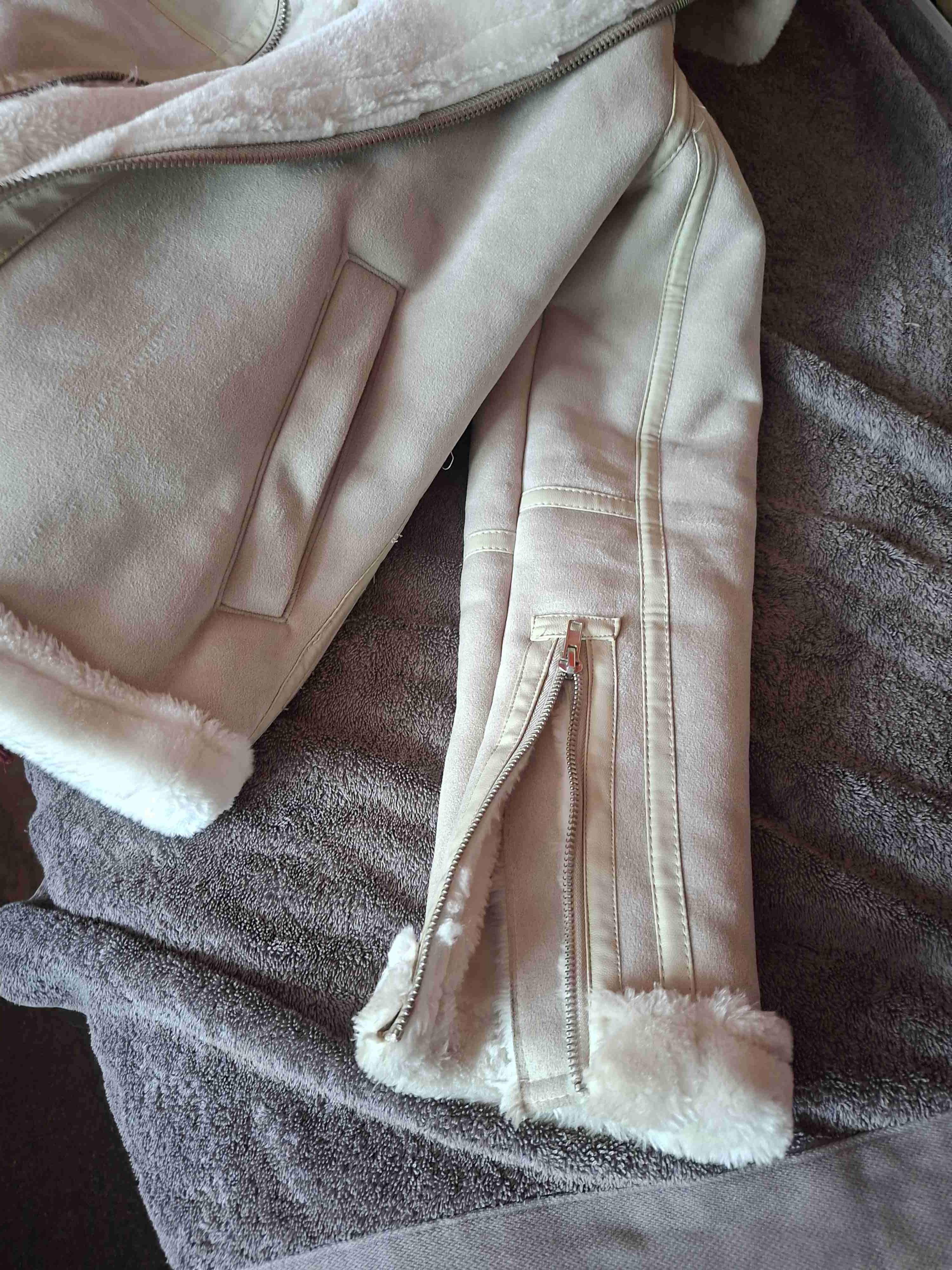 Chaqueta beige con forro peludo - miniatura 6