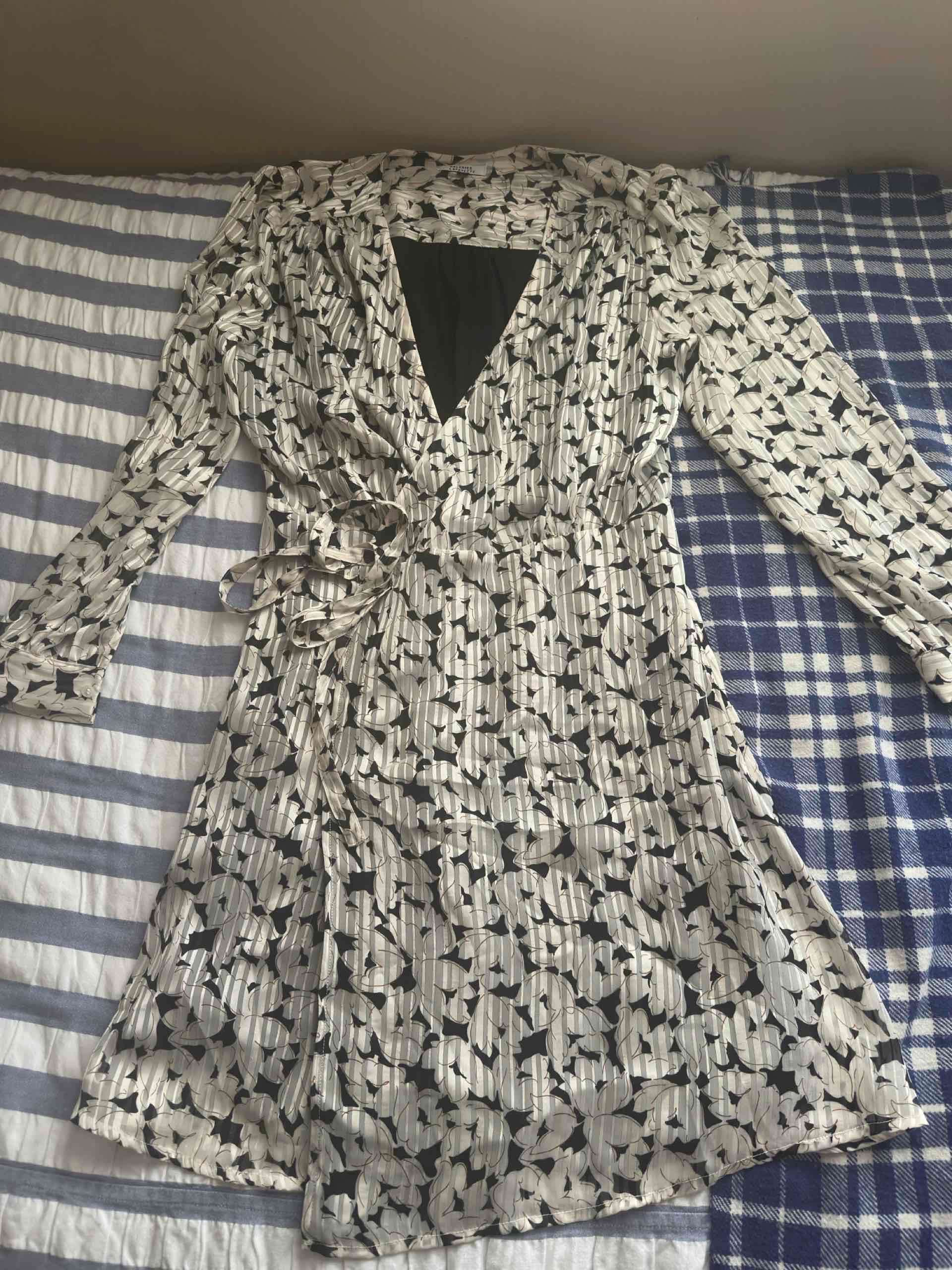 Vestido floral blanco y negro, corto, manga larga - miniatura 2