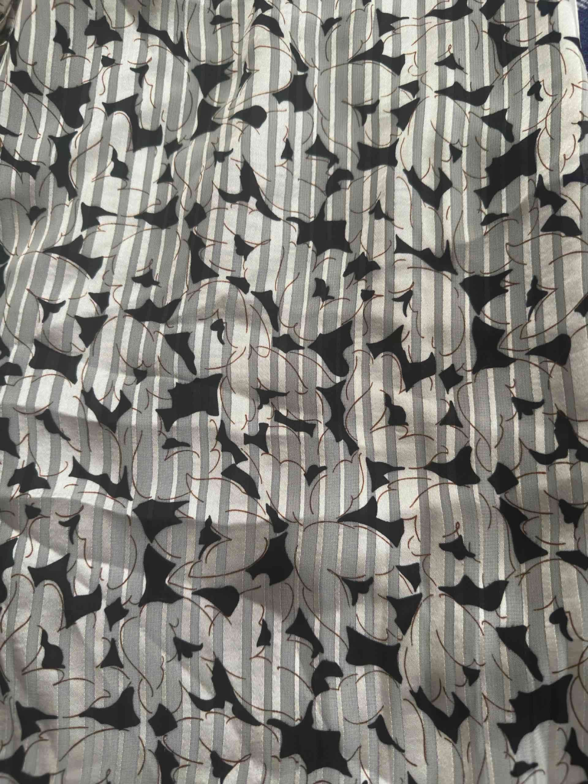 Vestido floral blanco y negro, corto, manga larga - miniatura 5