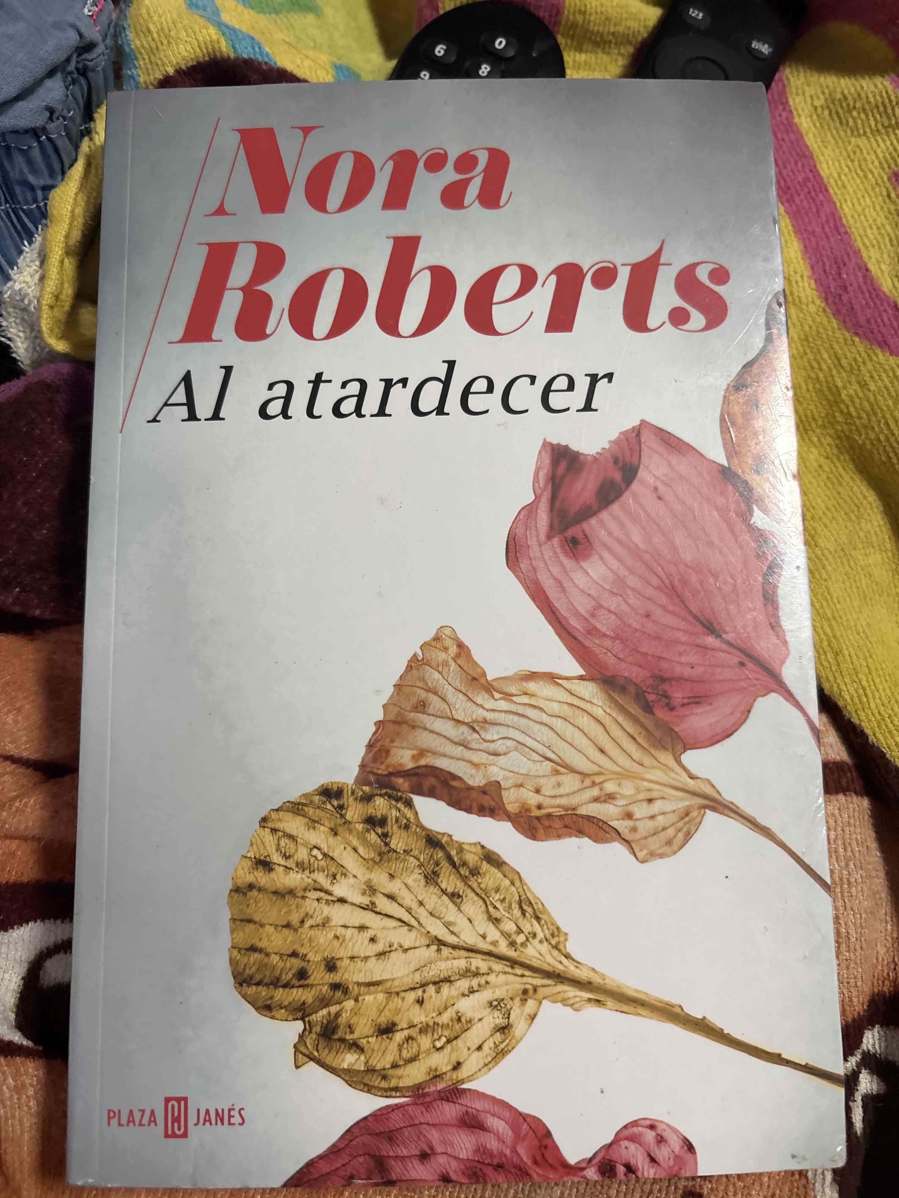 Libro 'Al atardecer' de Nora Roberts