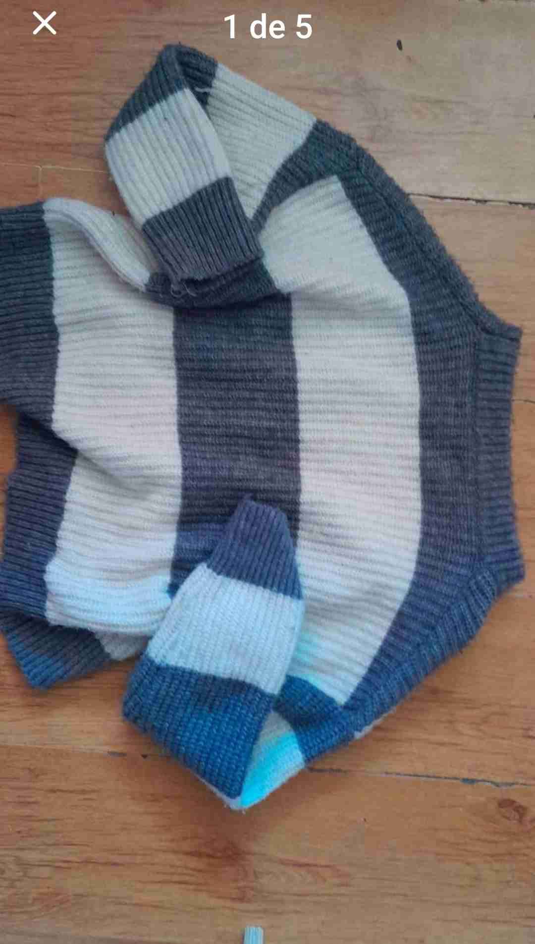 Suéter a rayas gris y blanco