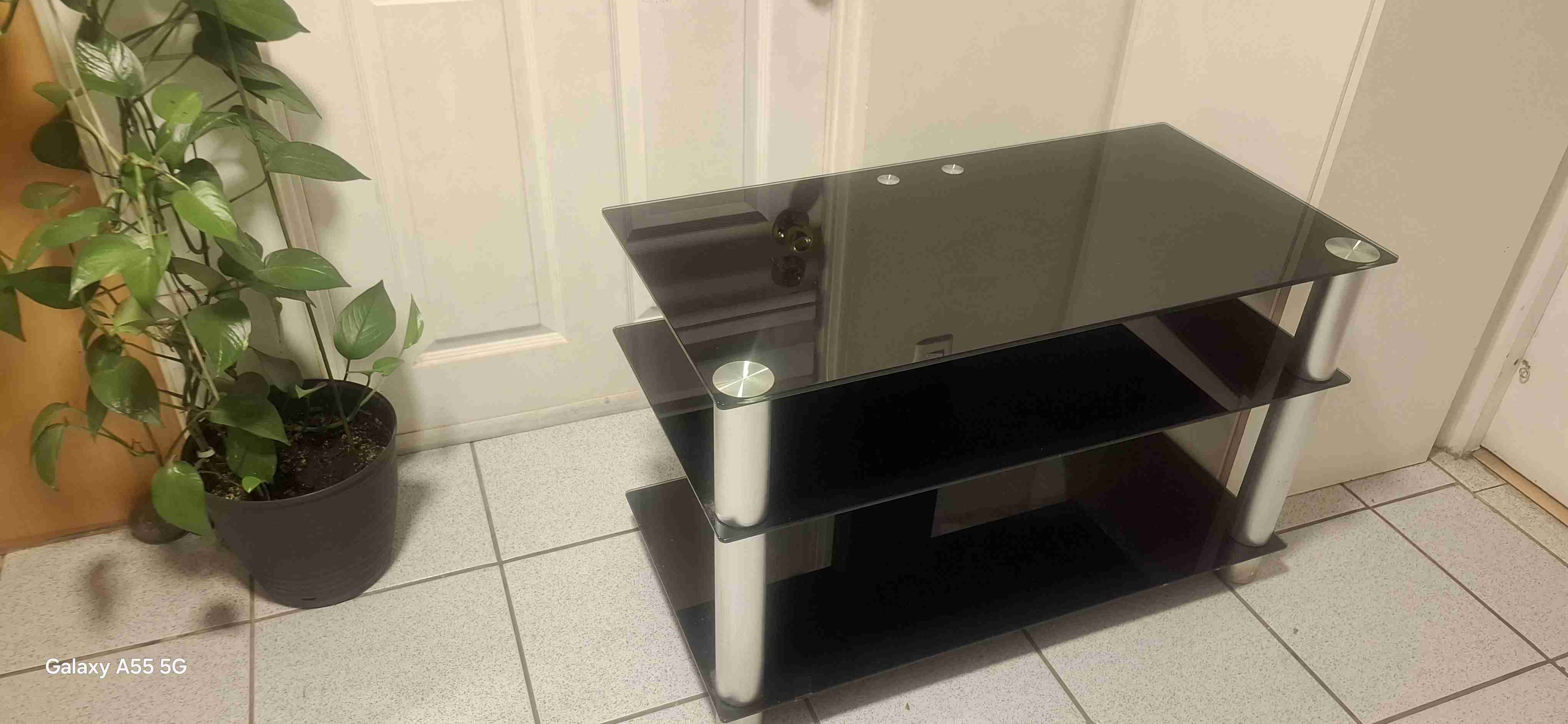 Estantede vidrio negro