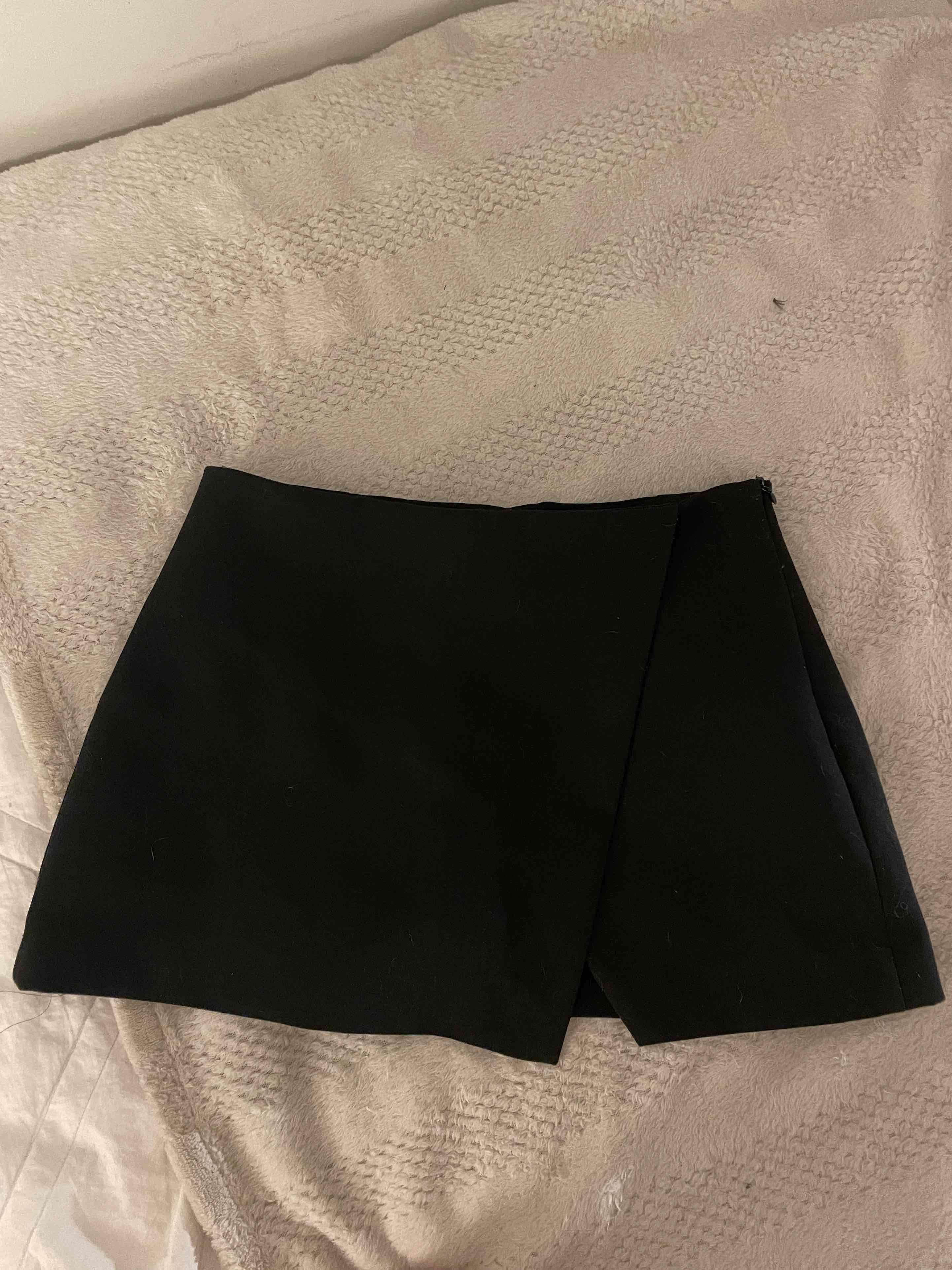 Falda negra Zara