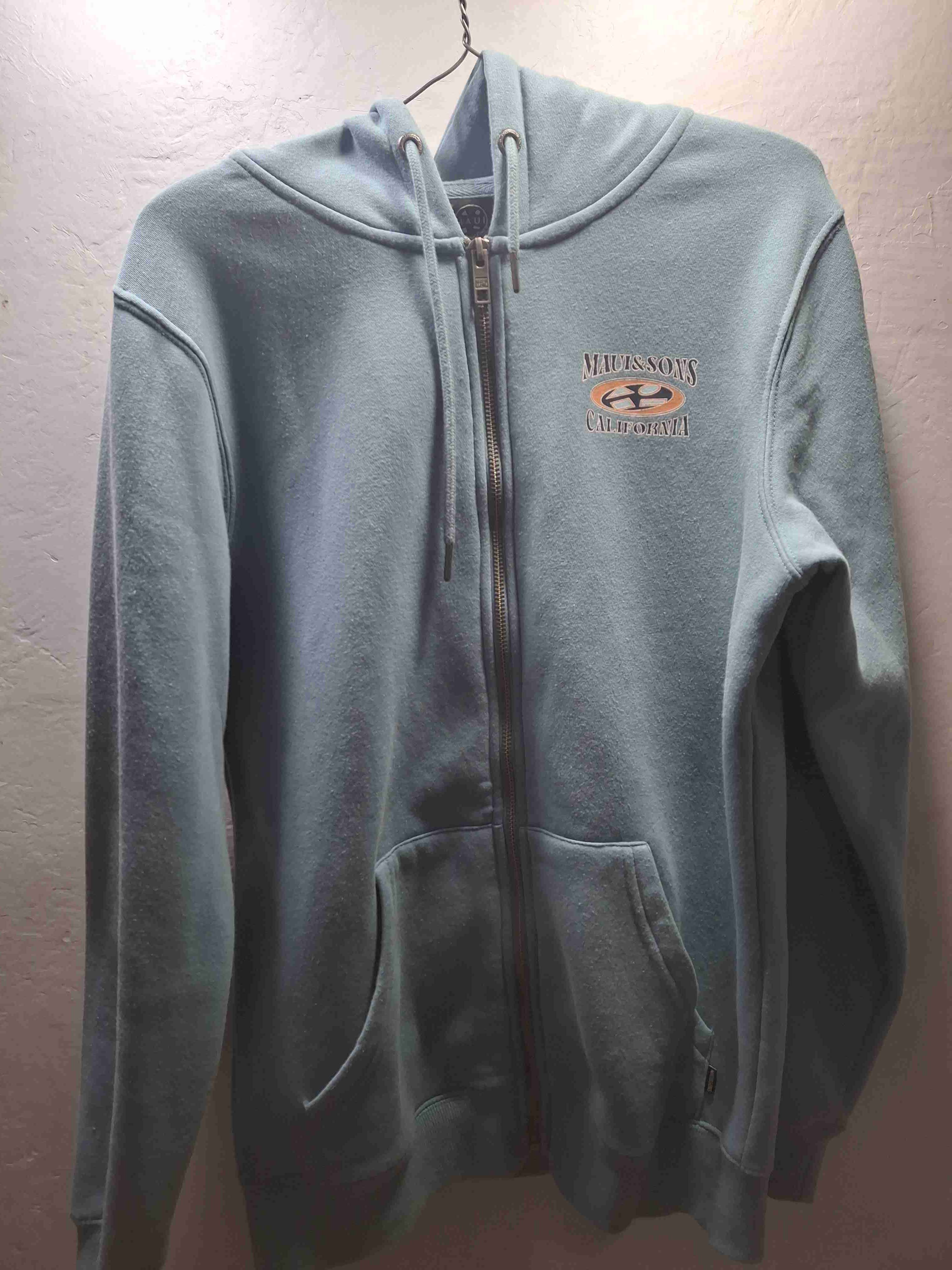 Polerón celeste con capucha