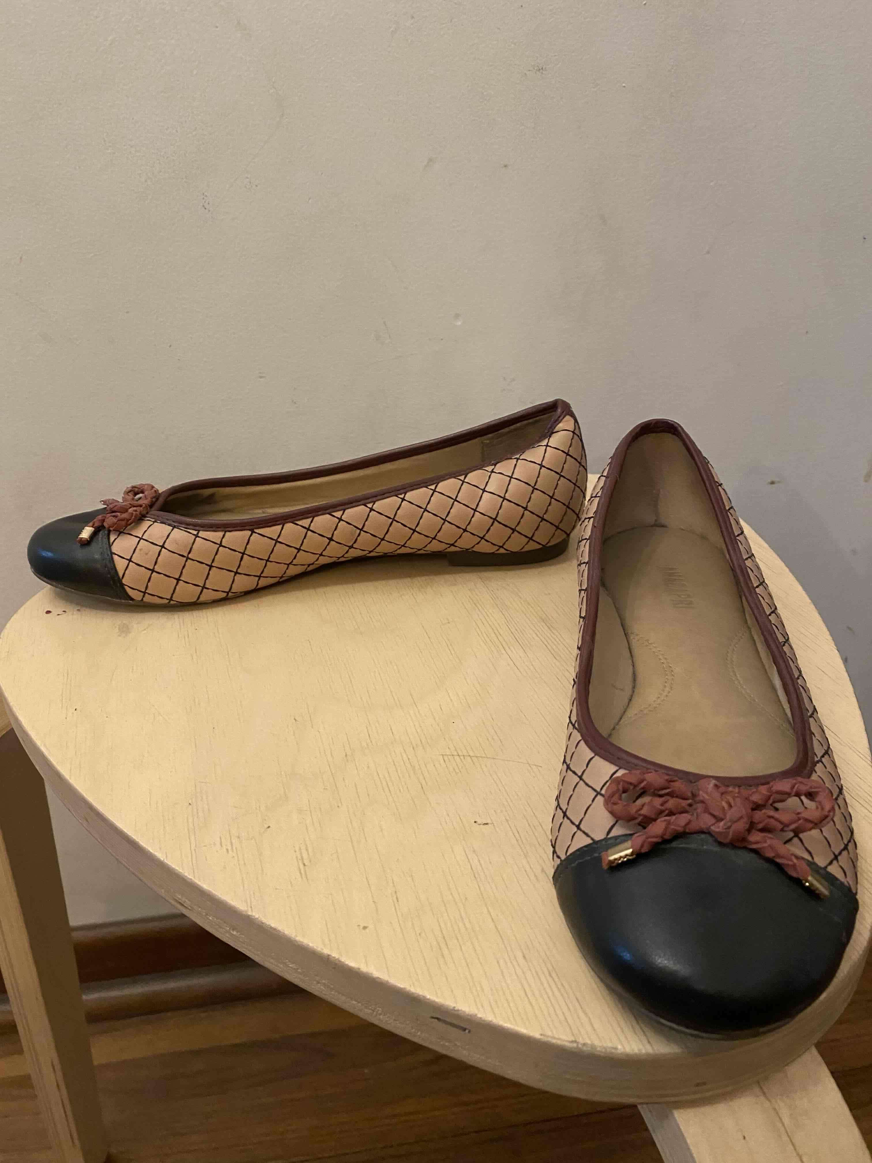 Bailarinas beige con negro y lazo talla 37