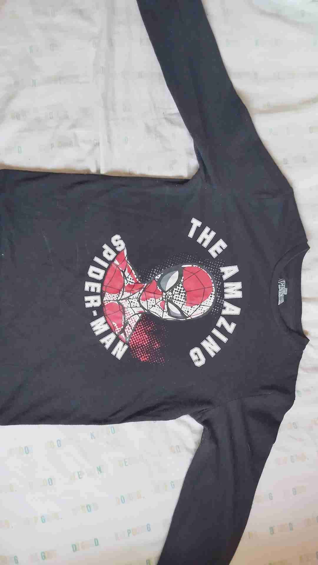Polera negra Spiderman - miniatura 2