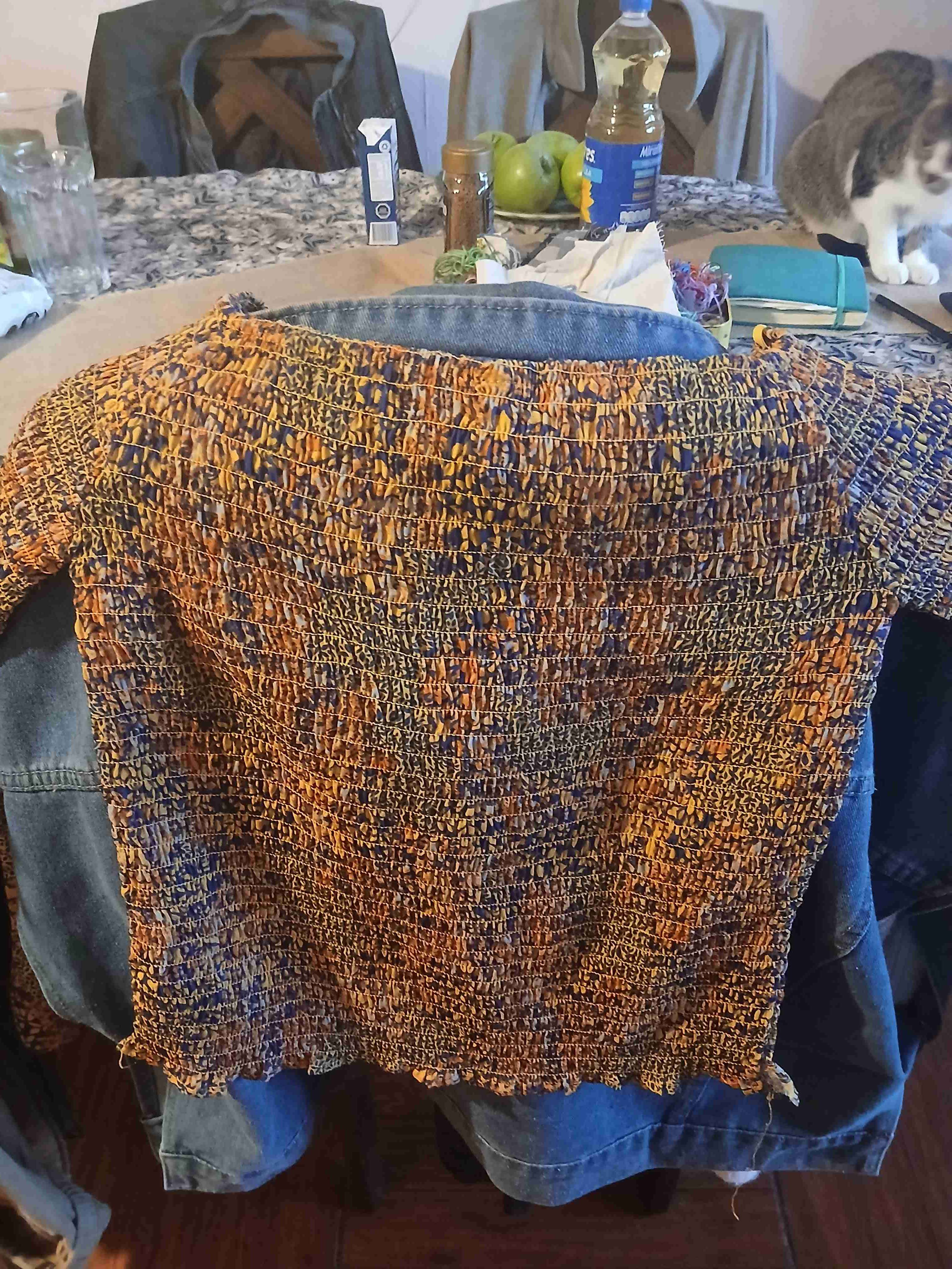 Blusa  de colores vibrantes