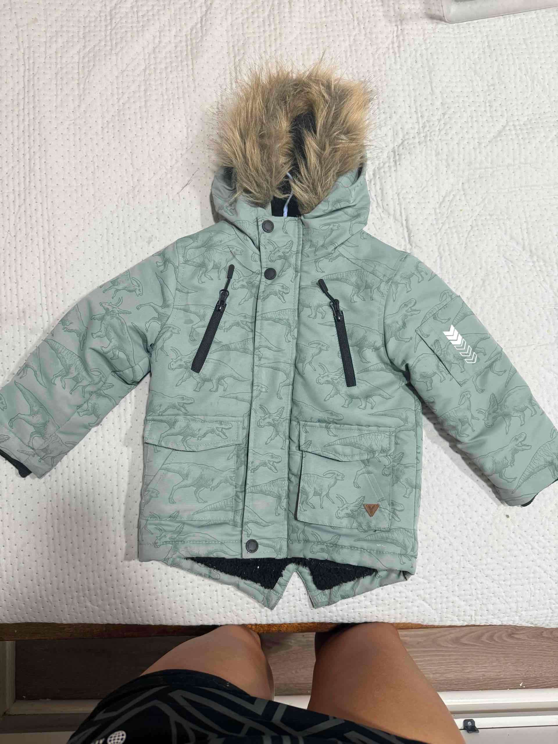 Parka infantil con capucha de pelo sintético - miniatura 2