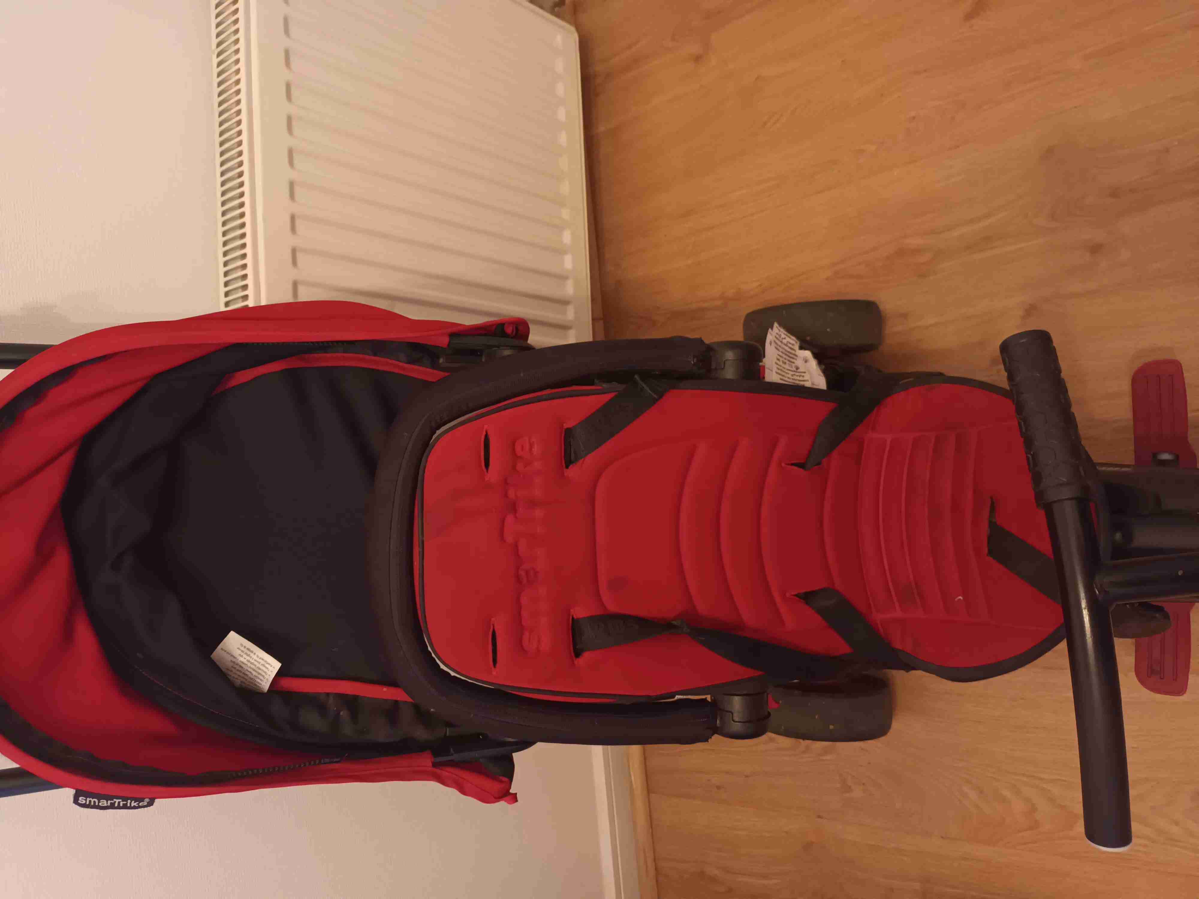 Triciclo paseo de niño rojo y negro - miniatura 2