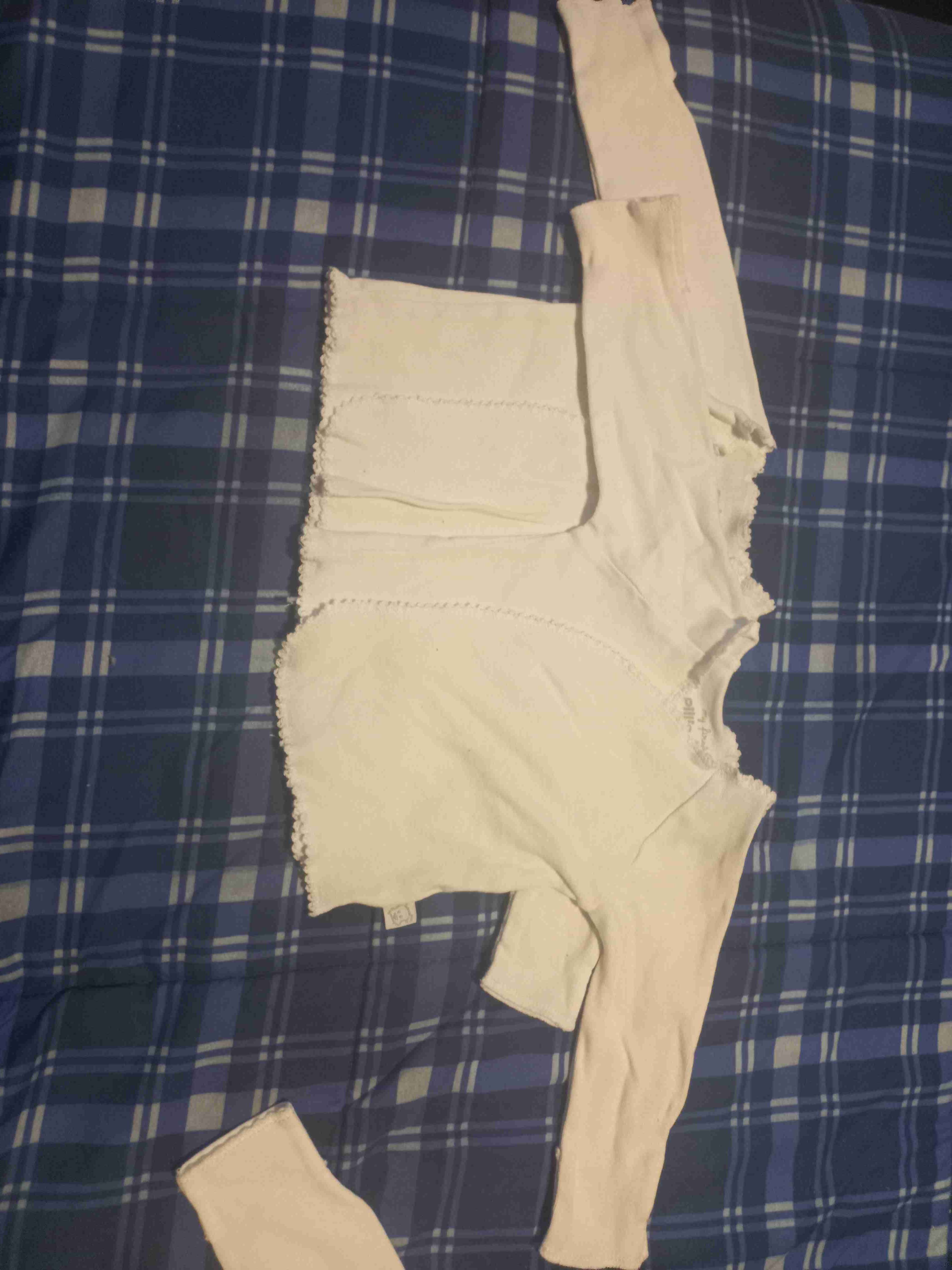 Polera blanca con encaje