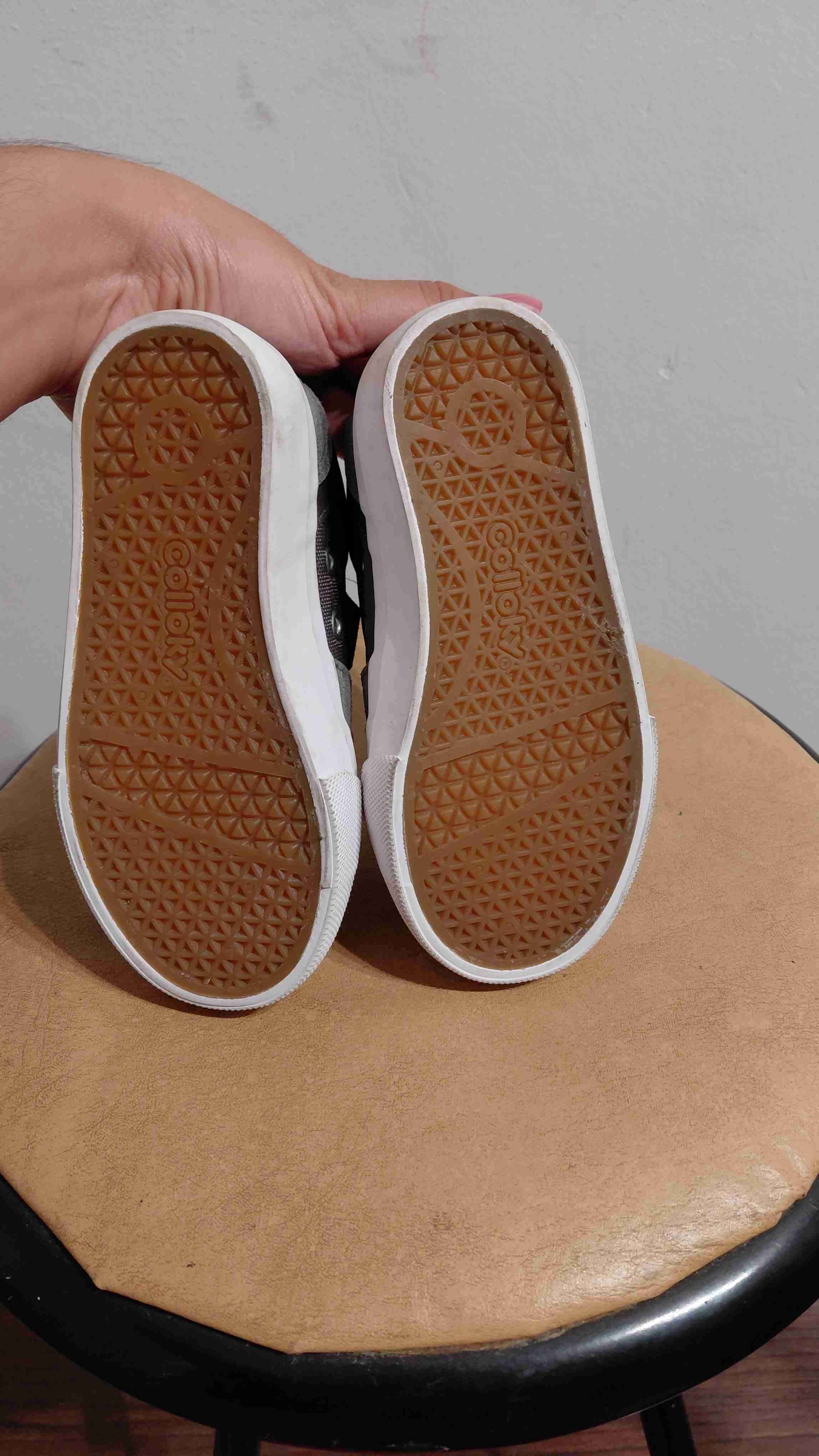 Zapatos deportivos grises para niño - miniatura 2