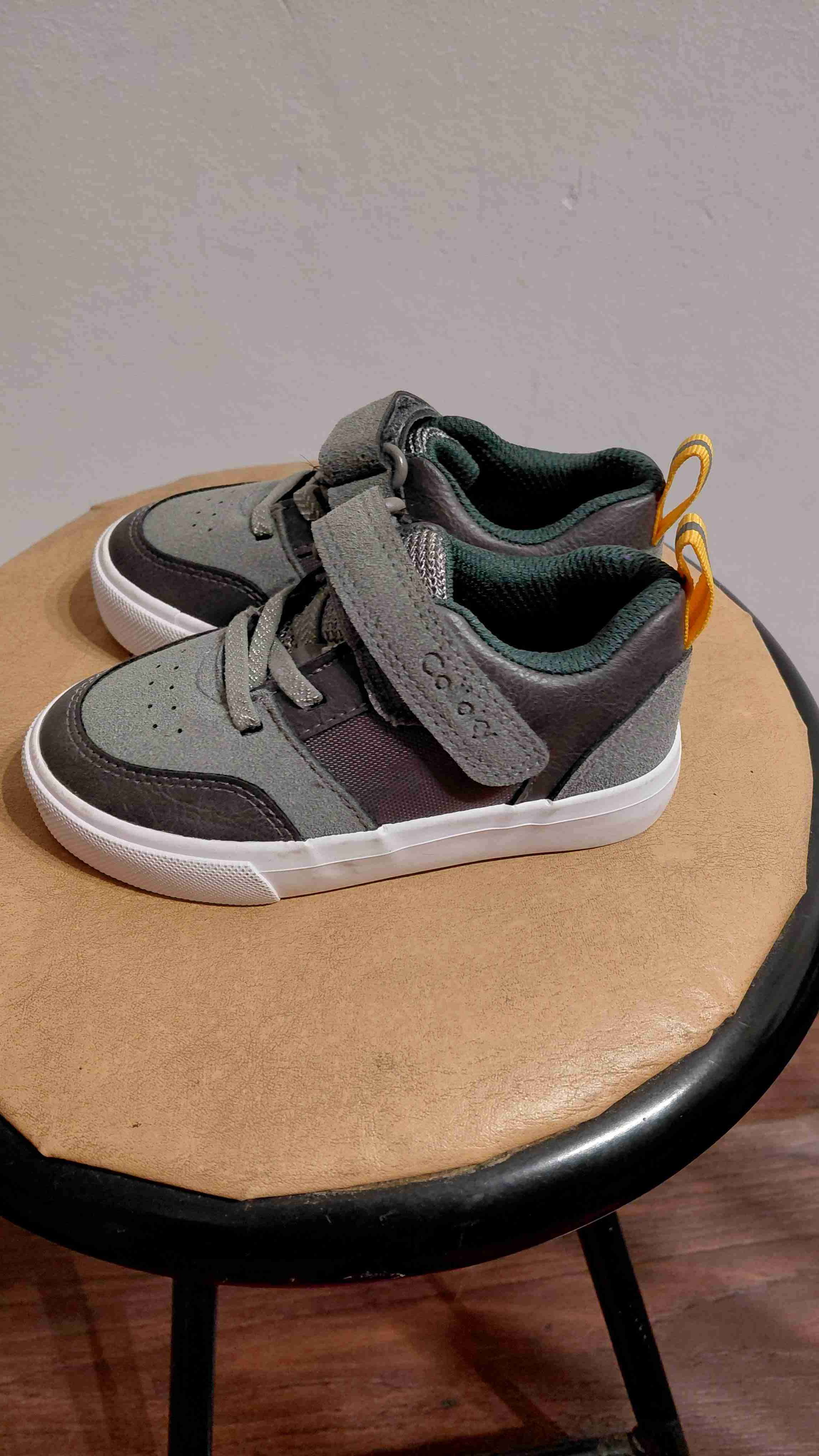 Zapatos deportivos grises para niño - miniatura 3