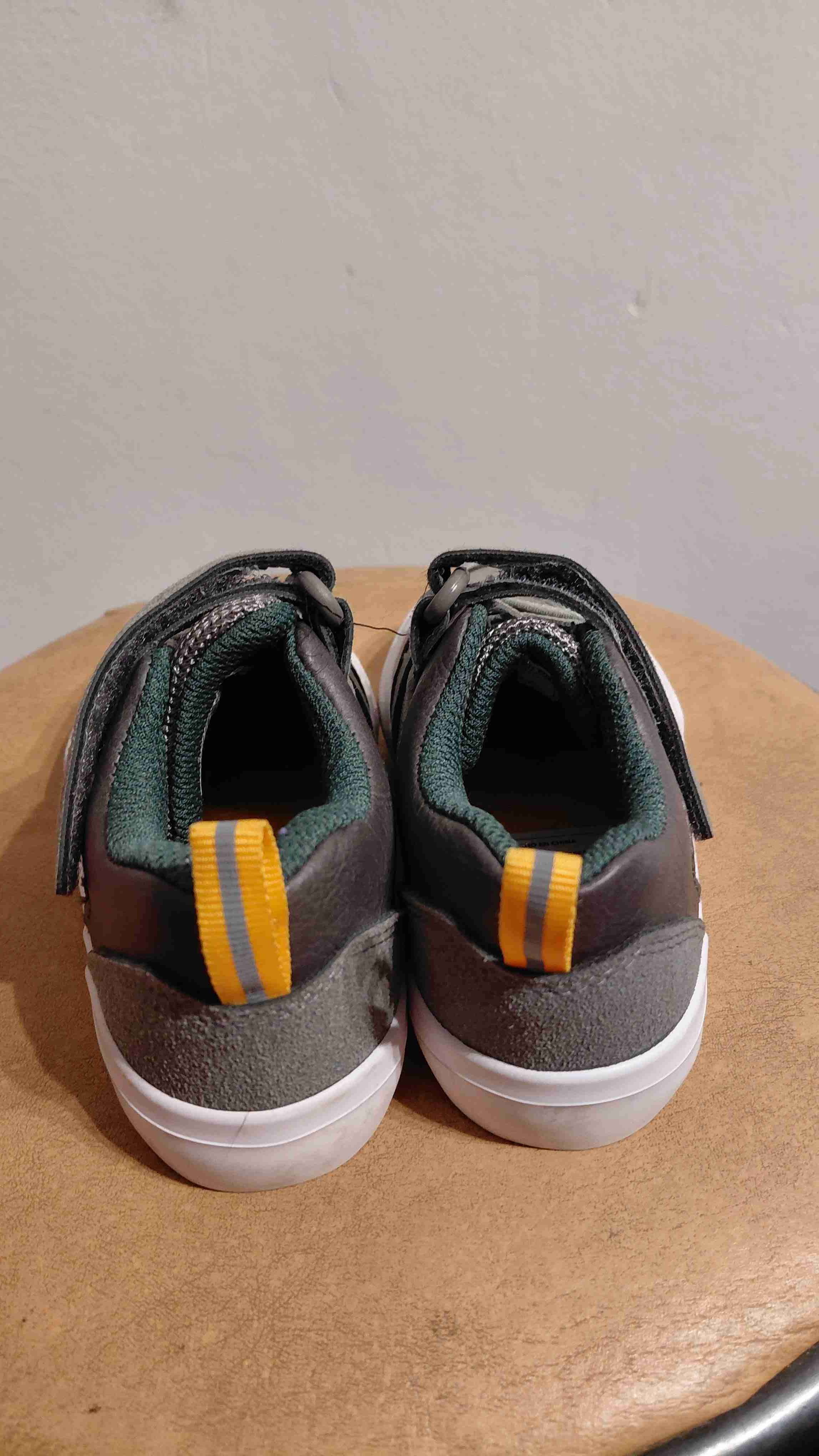 Zapatos deportivos grises para niño - miniatura 5