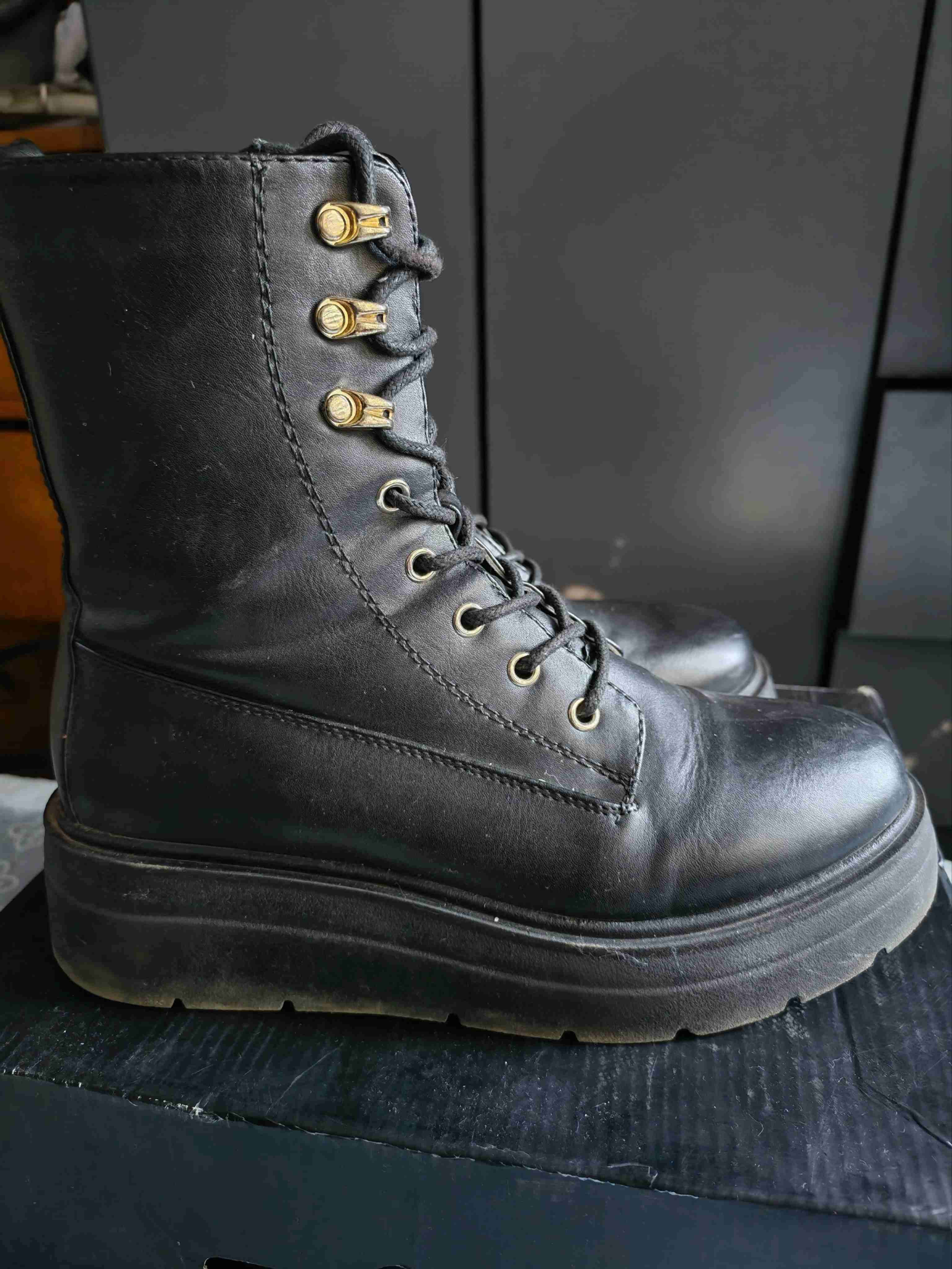 Botas negras con plataforma