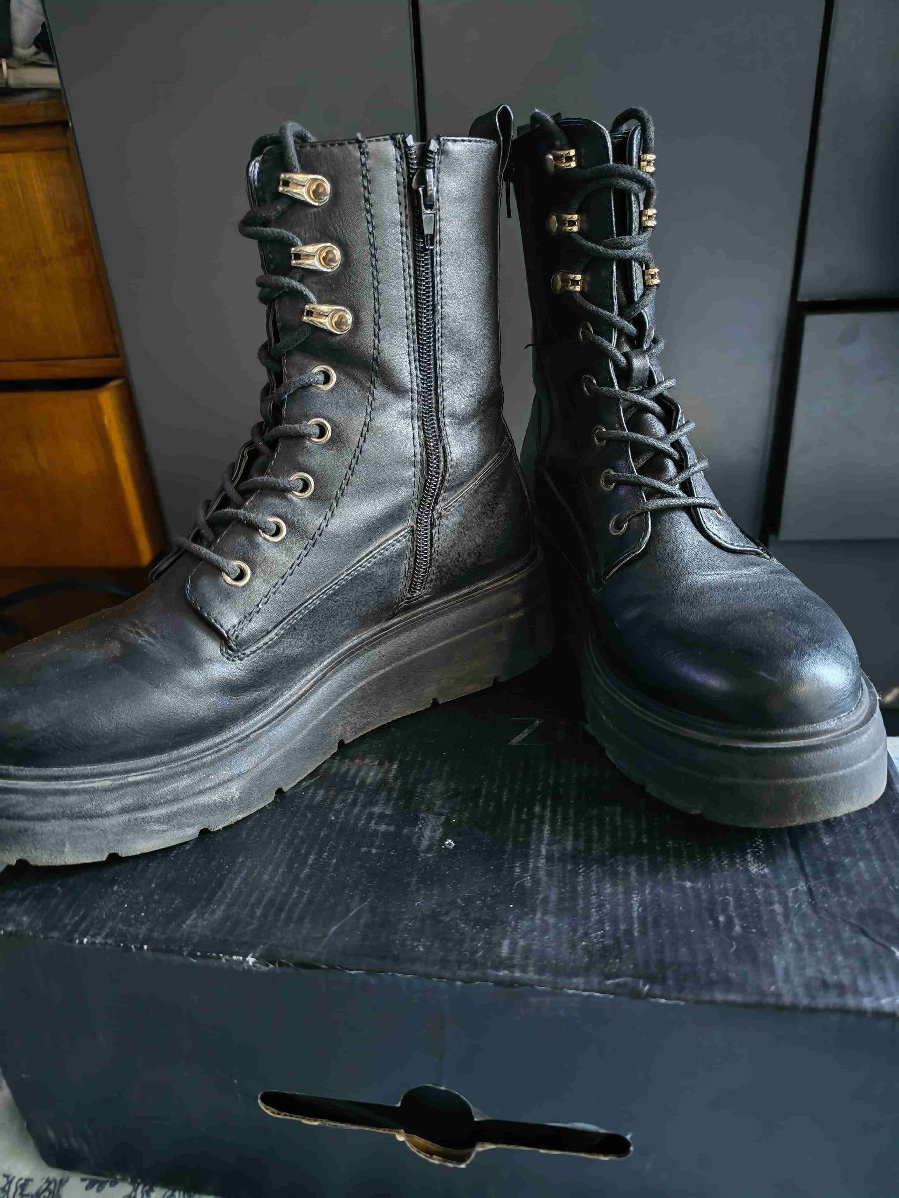 Botas negras con plataforma - miniatura 2