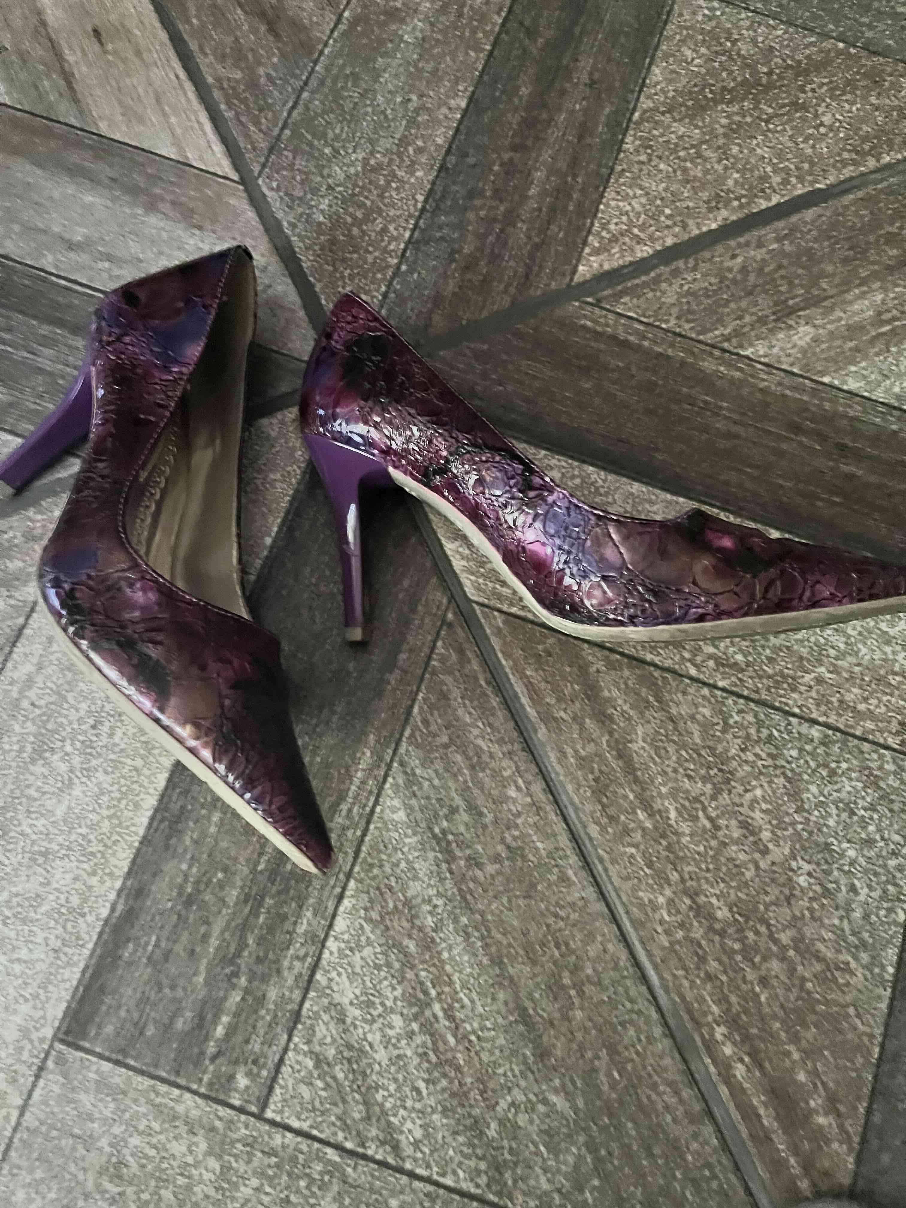 Tacones morados texturados - miniatura 2