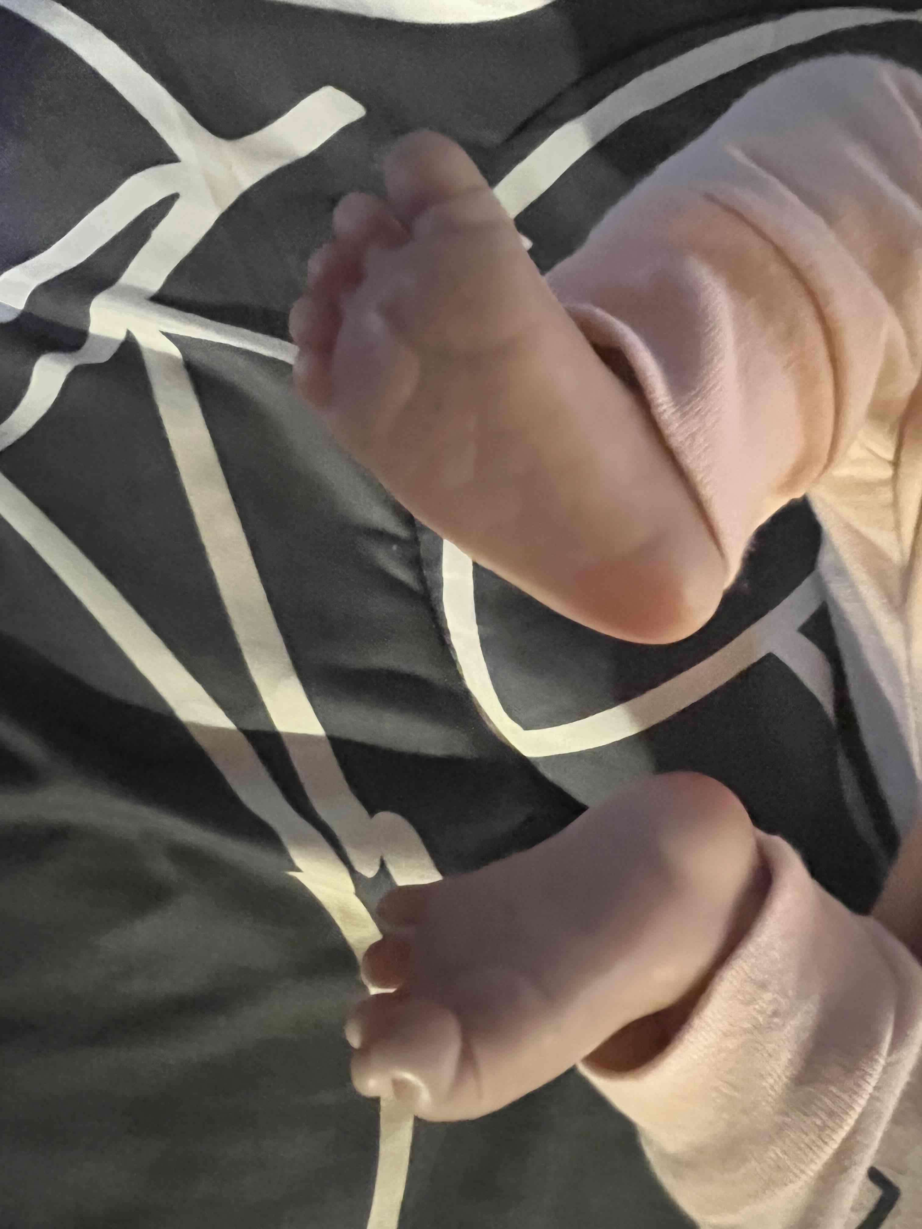 Muñeca Reborn con chupete y ropa - miniatura 4