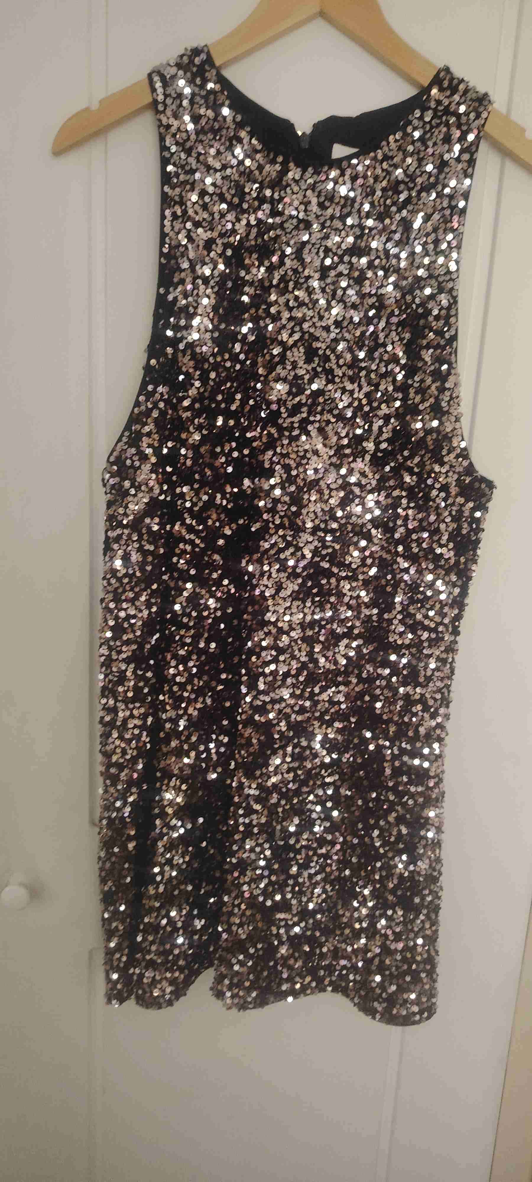 Vestido de lentejuelas negro brillante