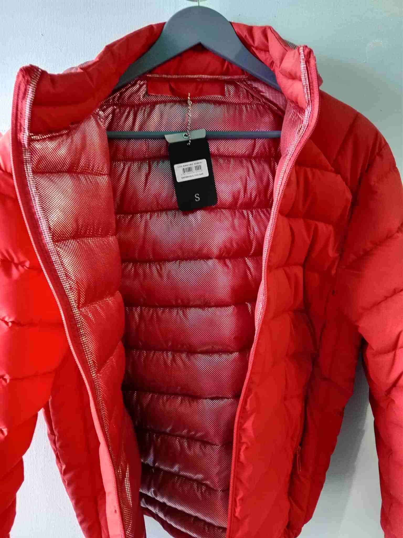 Chaqueta roja acolchada - miniatura 2