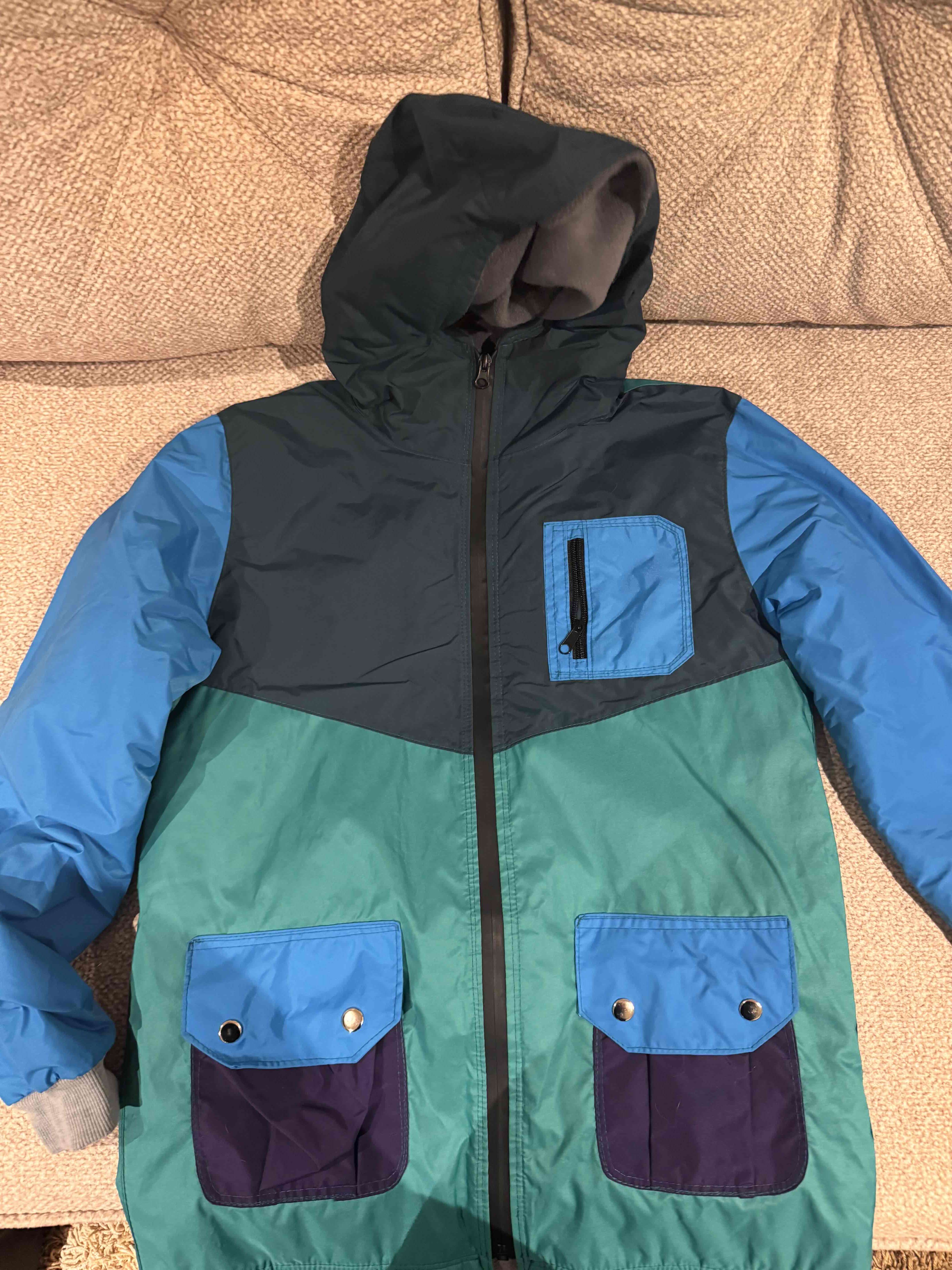 Parka infantil multicolor con capucha