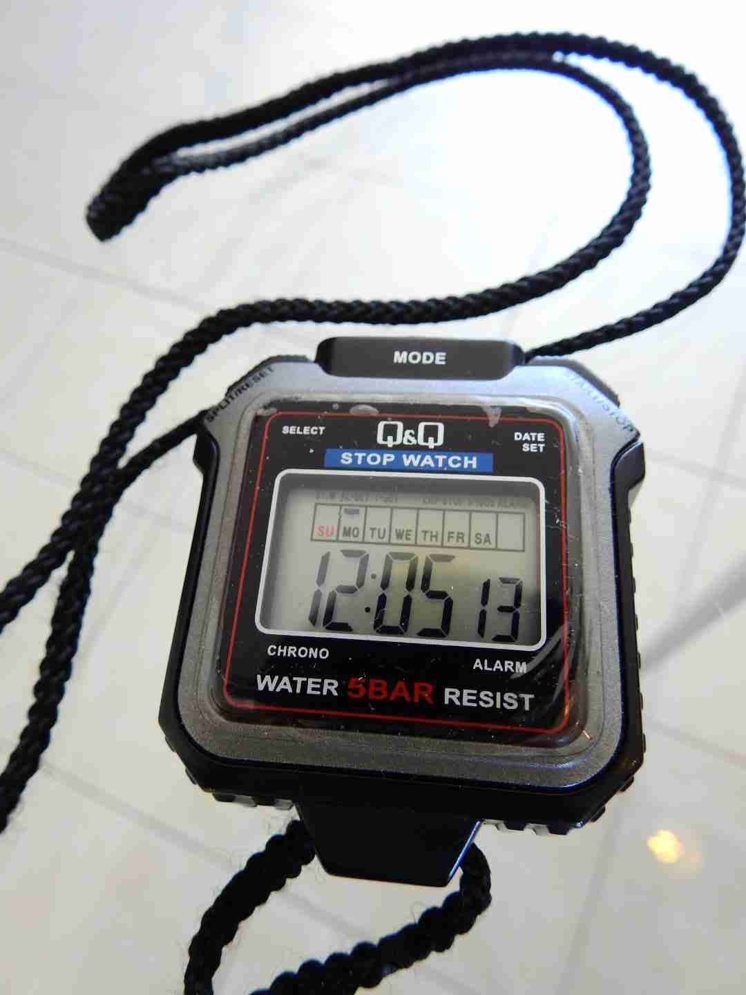 Reloj deportivo Vintage Q&Q resistente al agua - miniatura 1