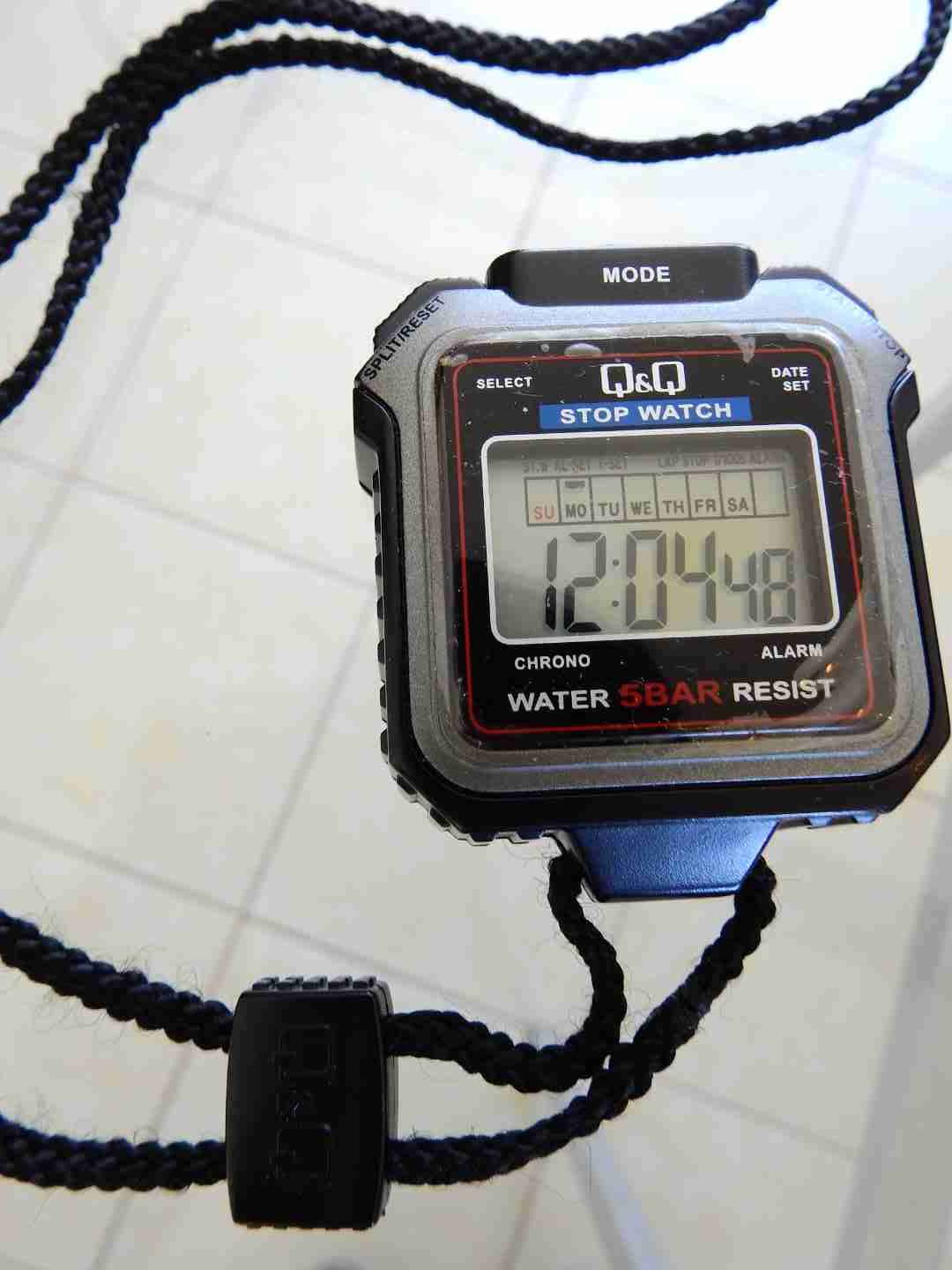 Reloj deportivo Vintage Q&Q resistente al agua - miniatura 3