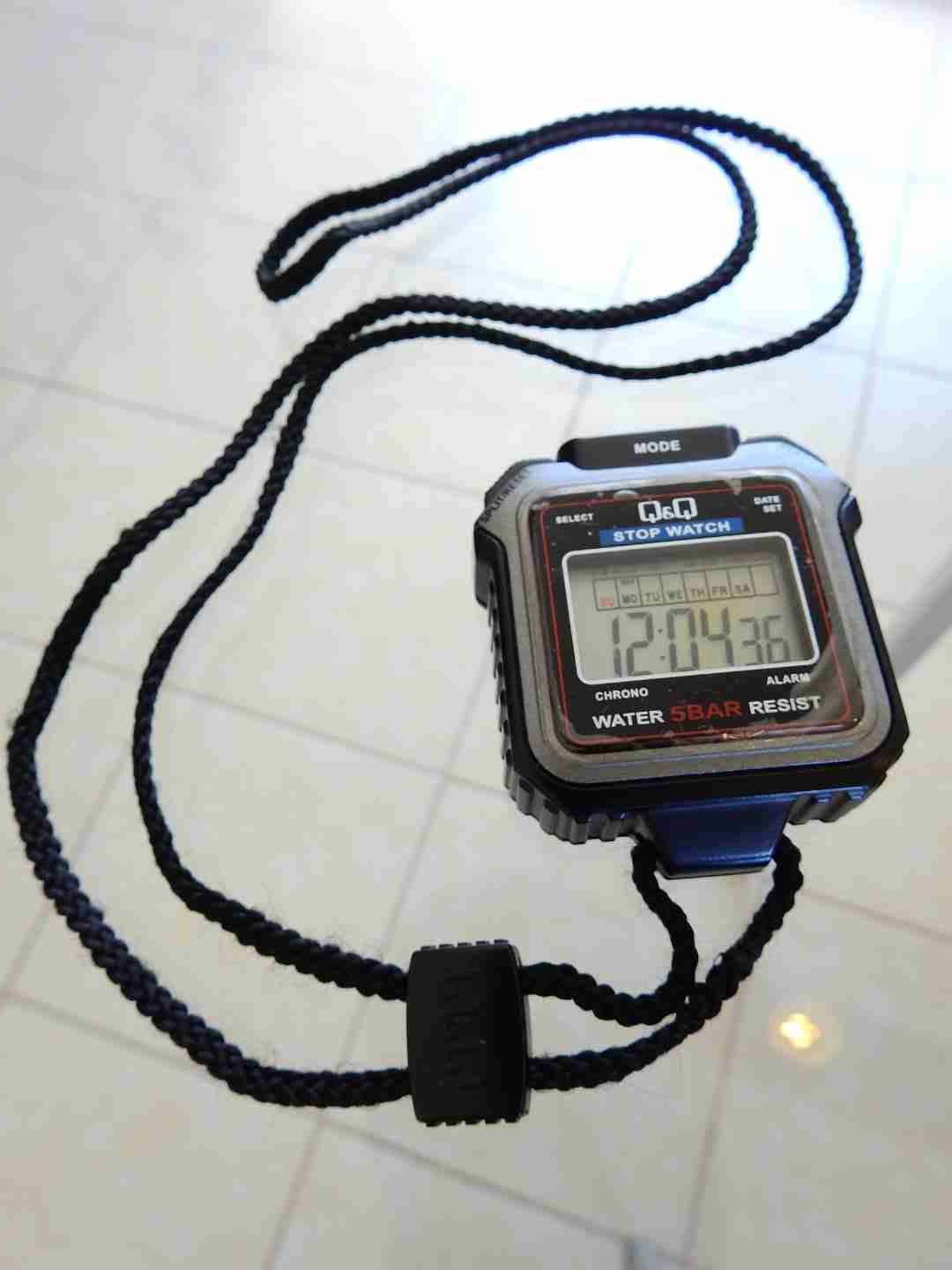 Reloj deportivo Vintage Q&Q resistente al agua - miniatura 4