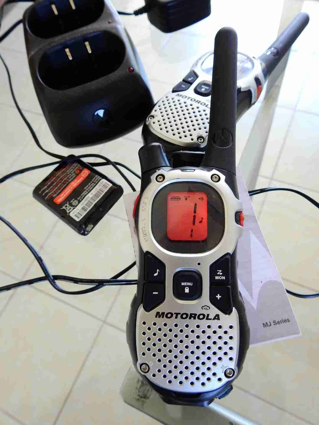 Radios Motorola T8220 Walkie Talkie - miniatura 2