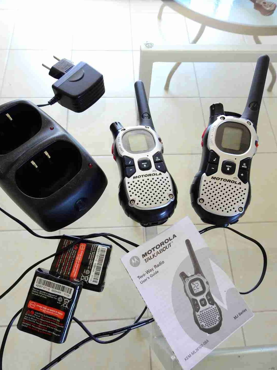 Radios Motorola T8220 Walkie Talkie - miniatura 3
